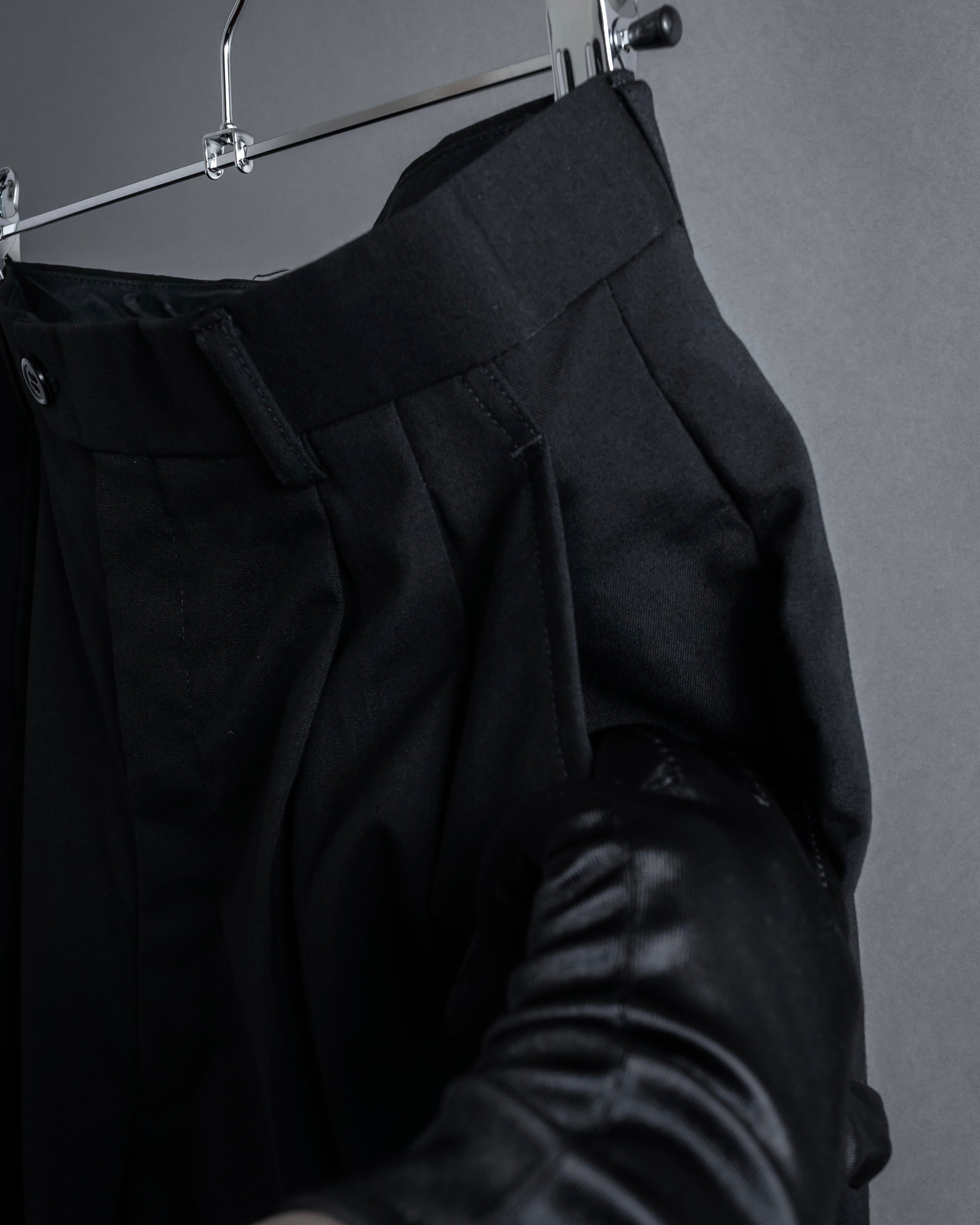 "YVES SAINT LAURENT" Straight tailoring design set up