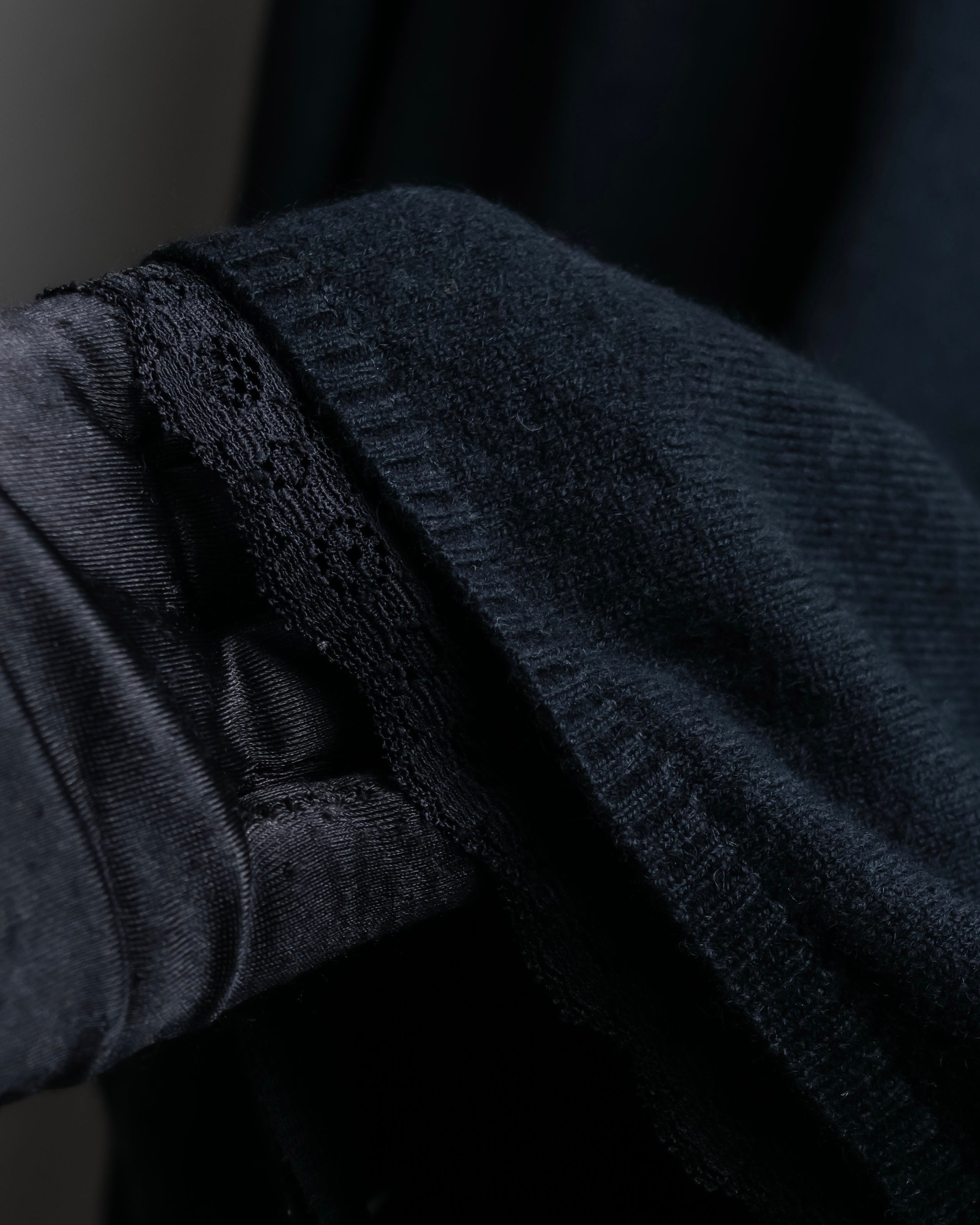 "DOLCE & GABBANA" Lace layered design V-neck knit