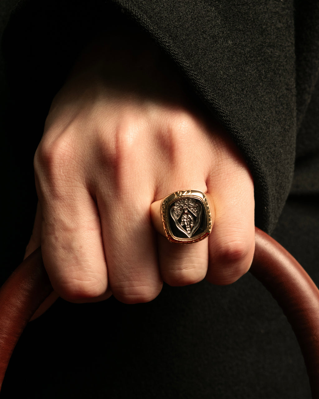 "GUCCI" Coat of arms engraved design ring