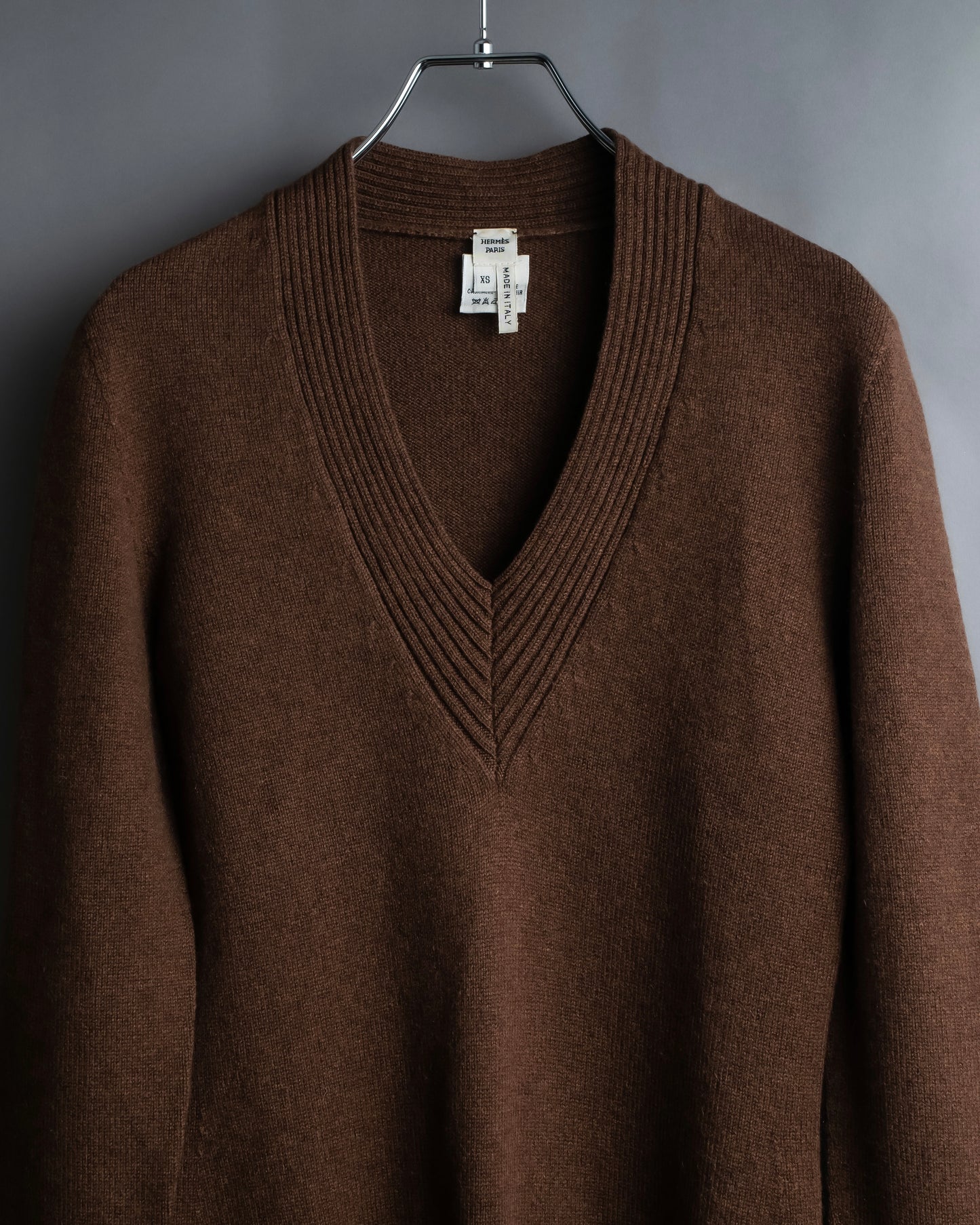 "HERMES" 100% cashmere V-neck design knit