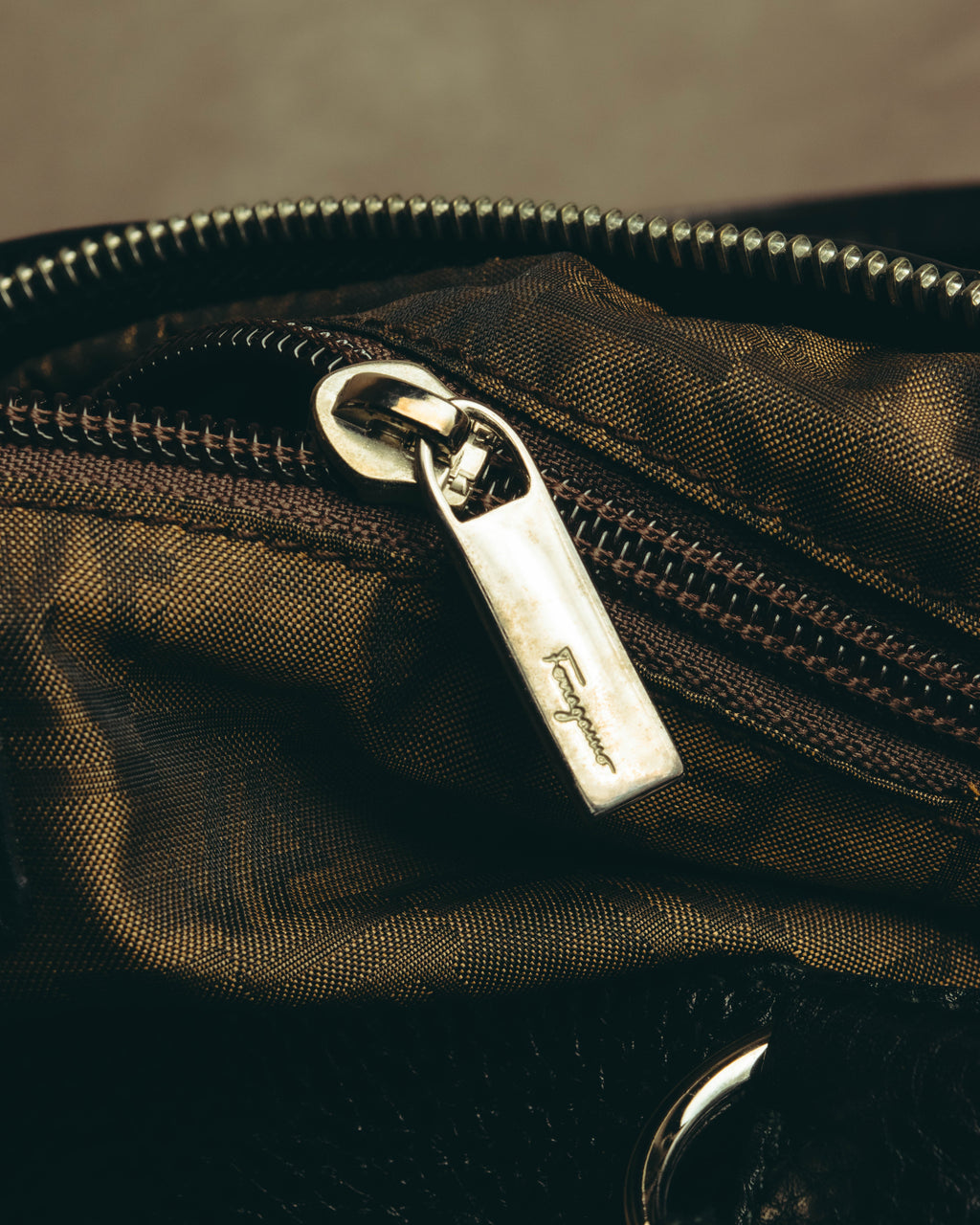 “Salvatore Ferragamo” 00’s-10’s Gancini pebbled leather handbag