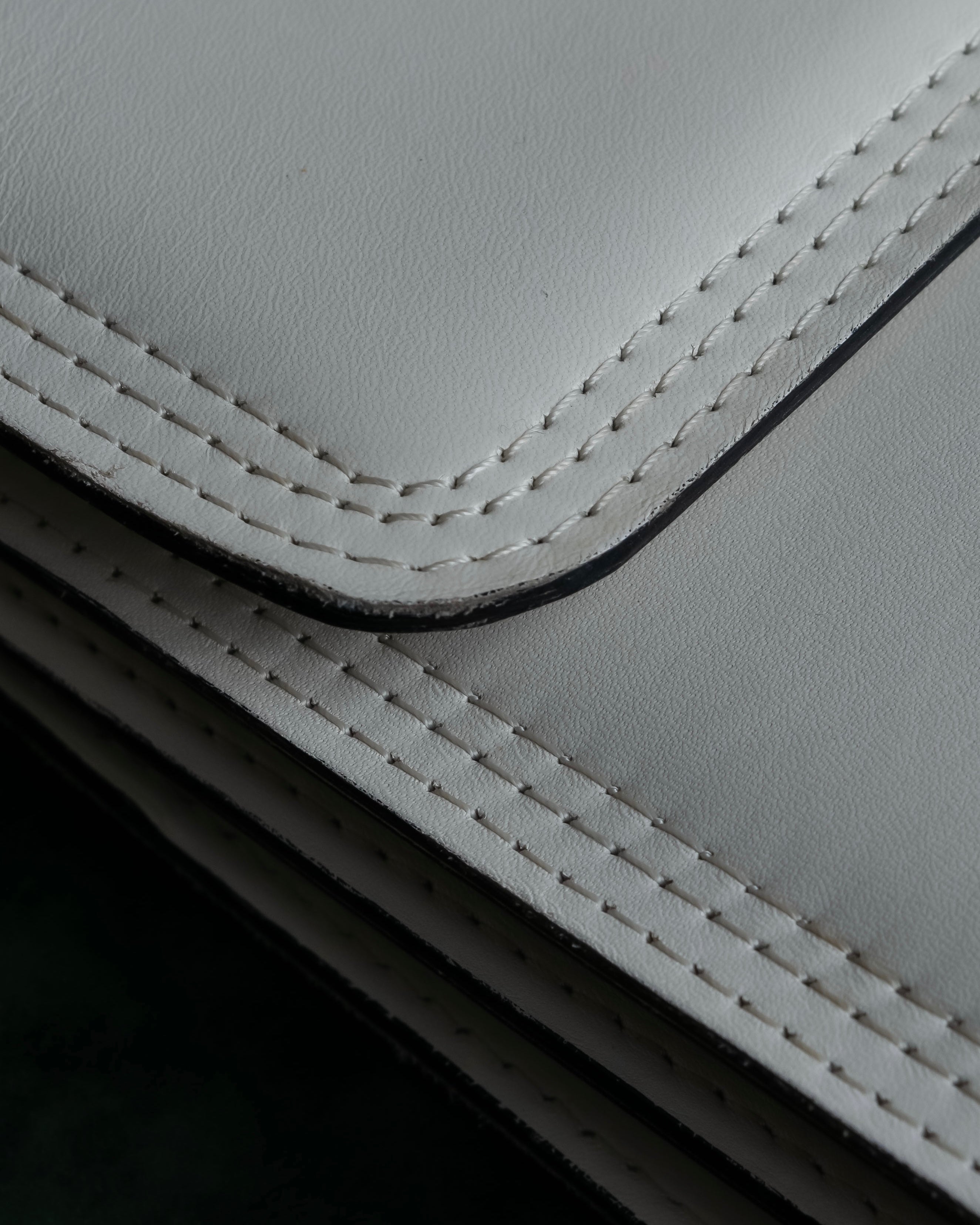 "YVES SAINT LAURENT" Large tab detail white leather shoulder bag