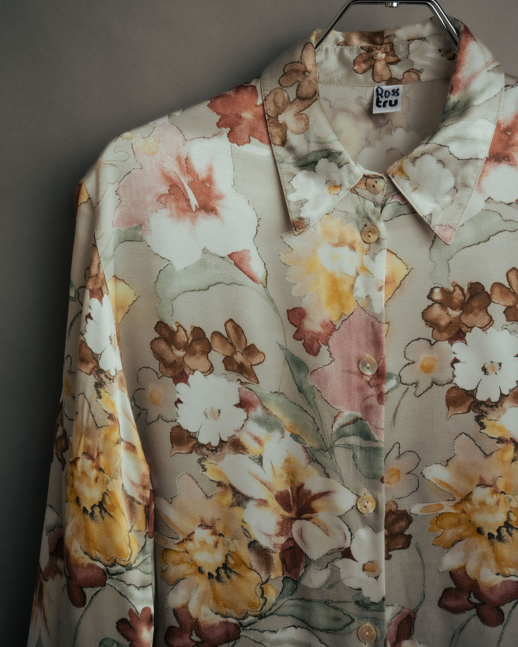 -MOOD Vintage Collections-
90’s-00’s Large floral print drape shirt