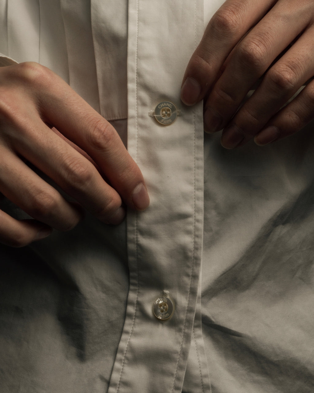 "CHANEL" 96's Spring collection tuck pleats shirt