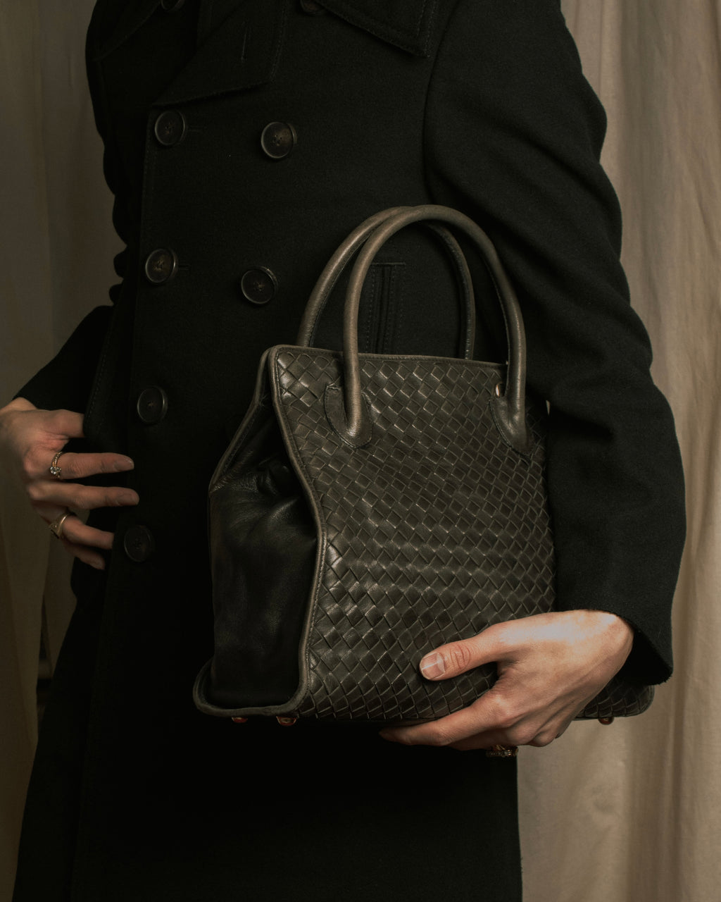 –SPECIAL– "BOTTEGA VENETA"
90’s-00’s intrecciato trapezoid handle bag