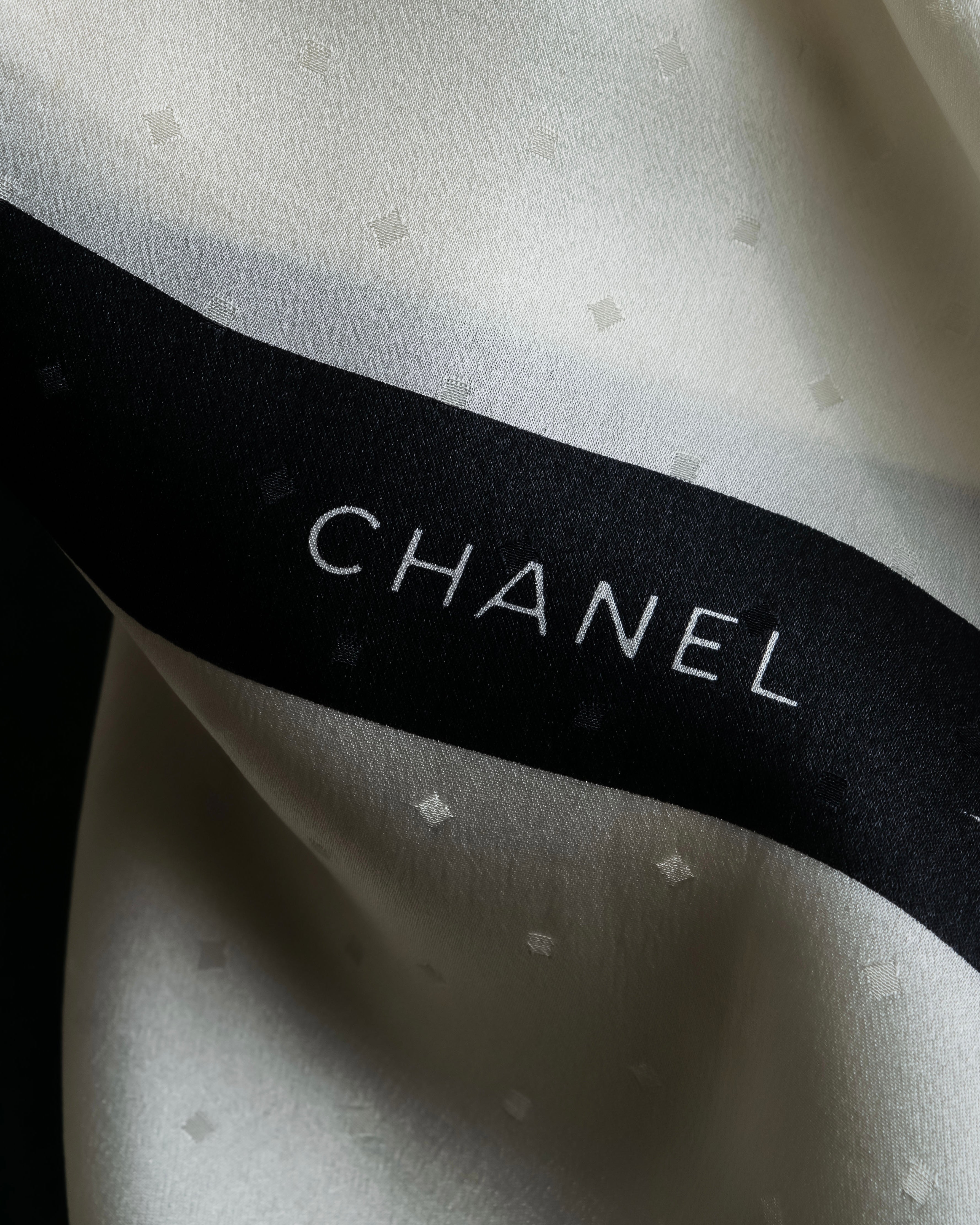 "CHANEL" Logo engraved ribbon motif design large scarf