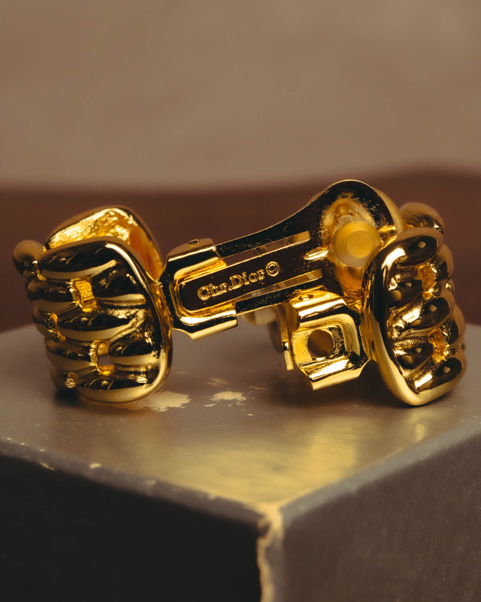 "Christian Dior" 80's-90's Gold chain clip-on earrings