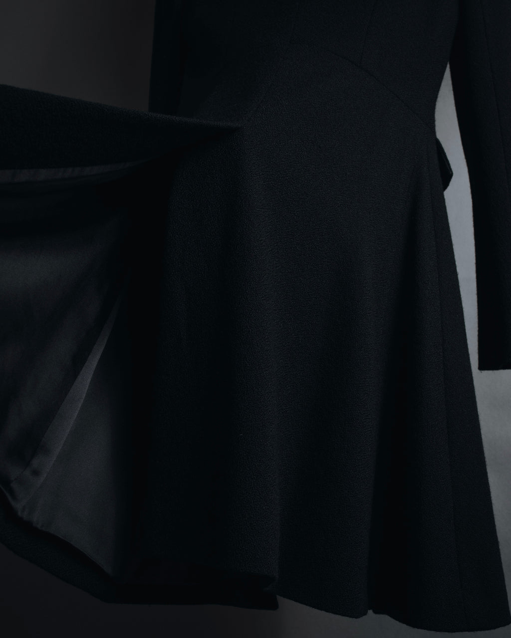 –SPECIAL– "CHANEL" 04SS sculpted princess-line wool crepe coat