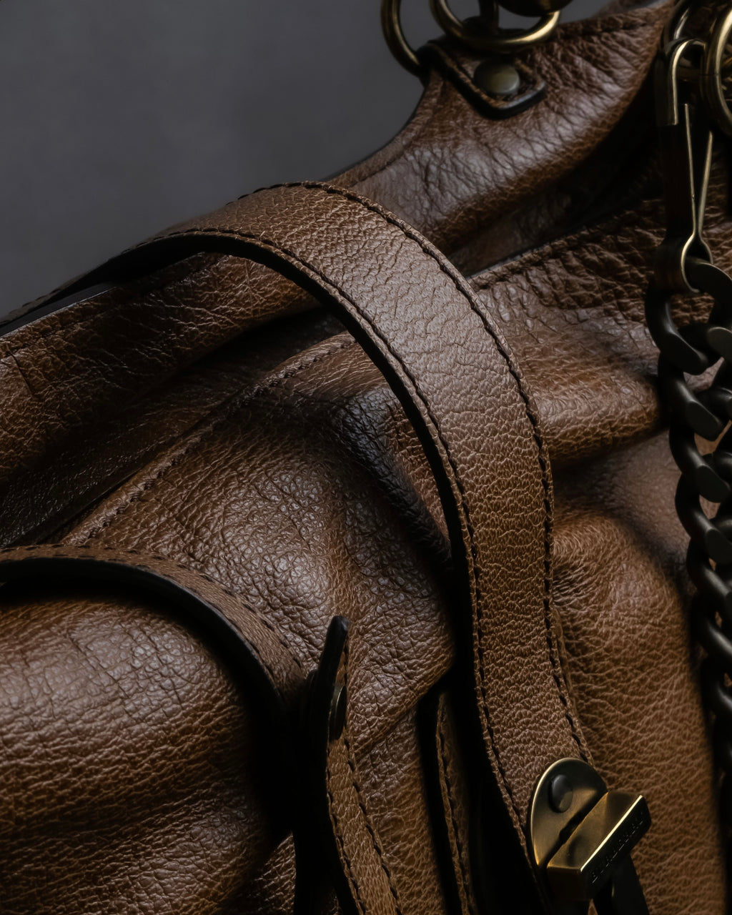 "BURBERRY" Chain design grained full grain leather shoulder bag