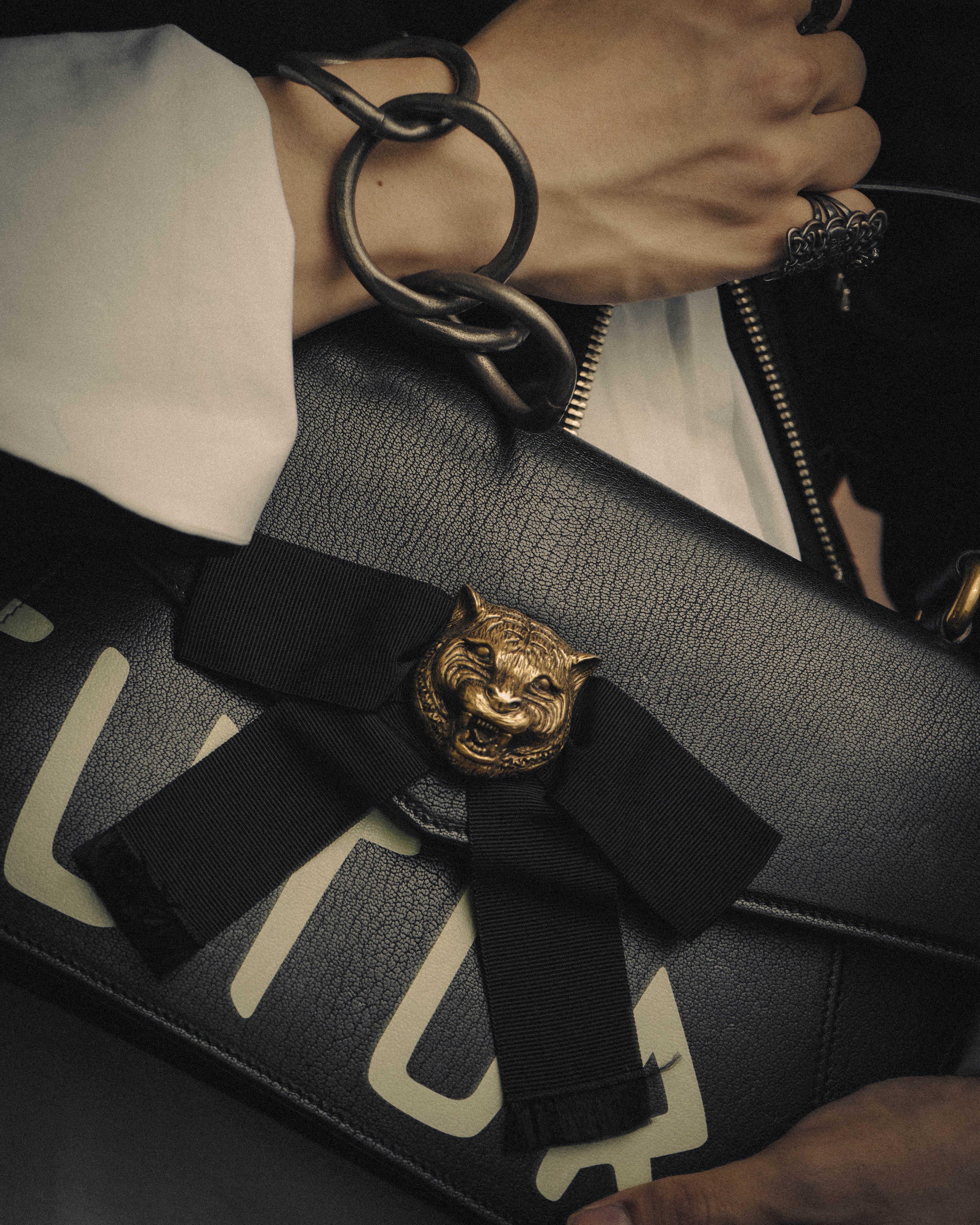 -SPECIAL- “GUCCI” Michele period Punk tiger head leather shoulder bag