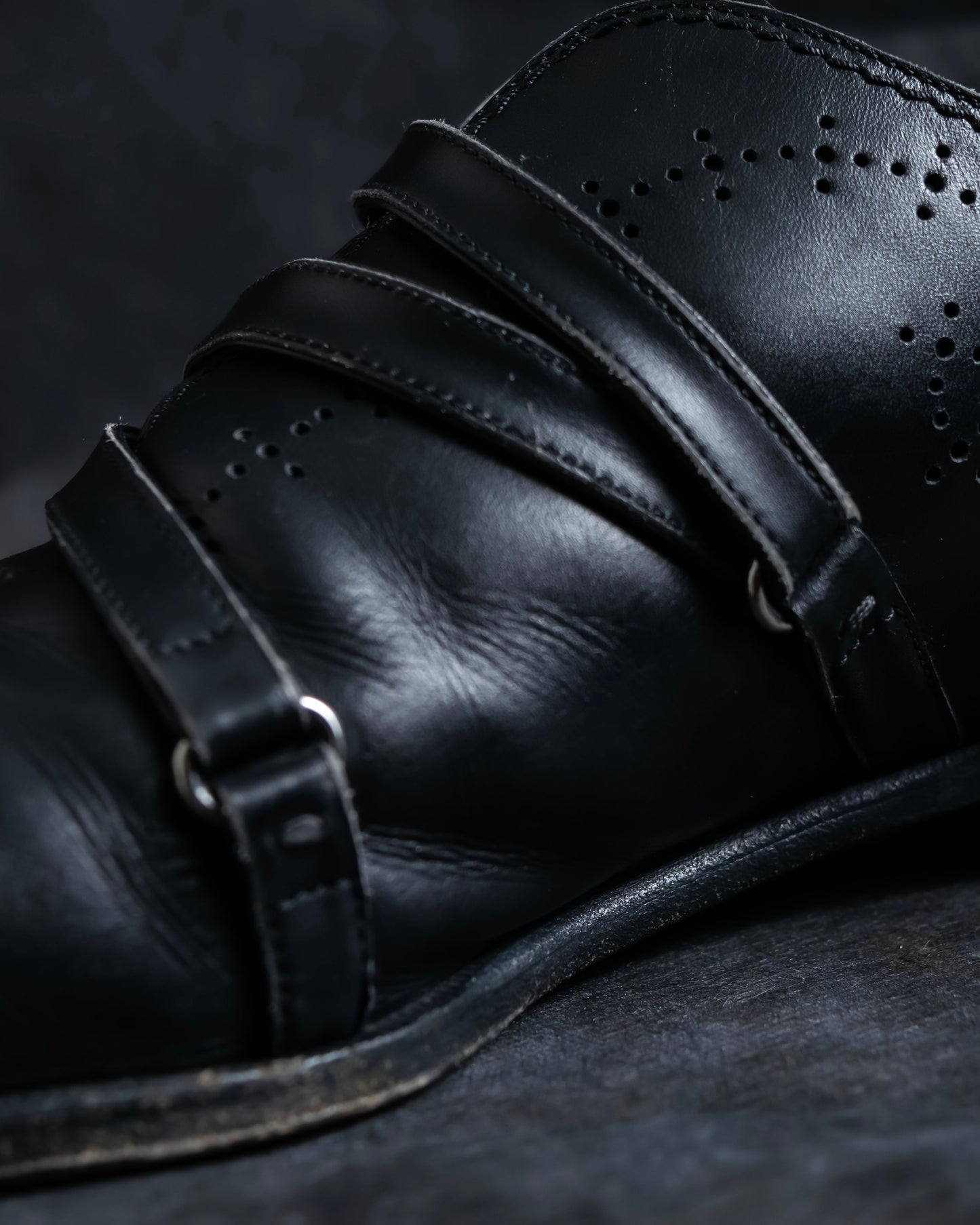 "LOUIS VUITTON" Belted hole design leather shoes