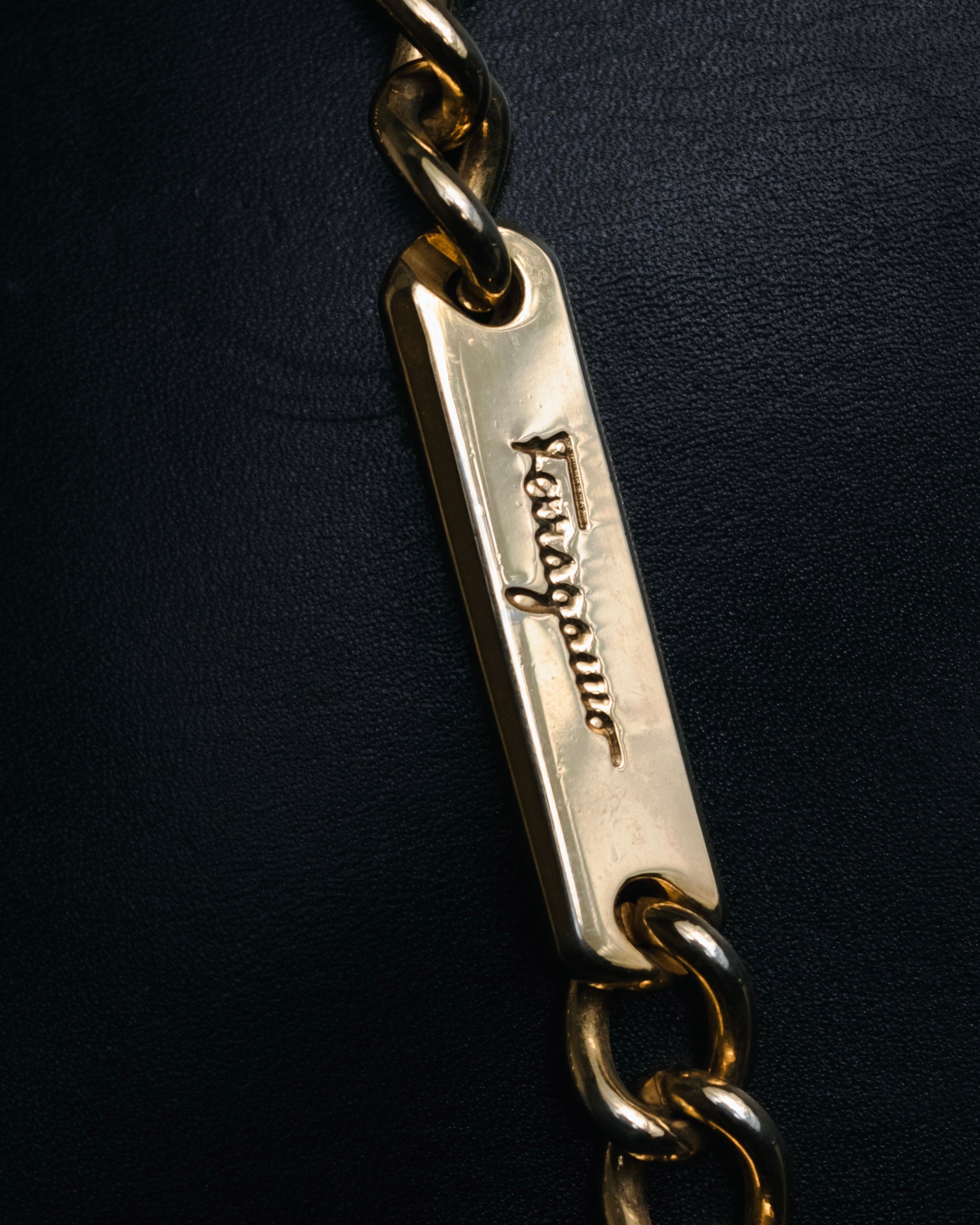 "Salvatore Ferragamo" 90’s Iconic gancini chain shoulder bag