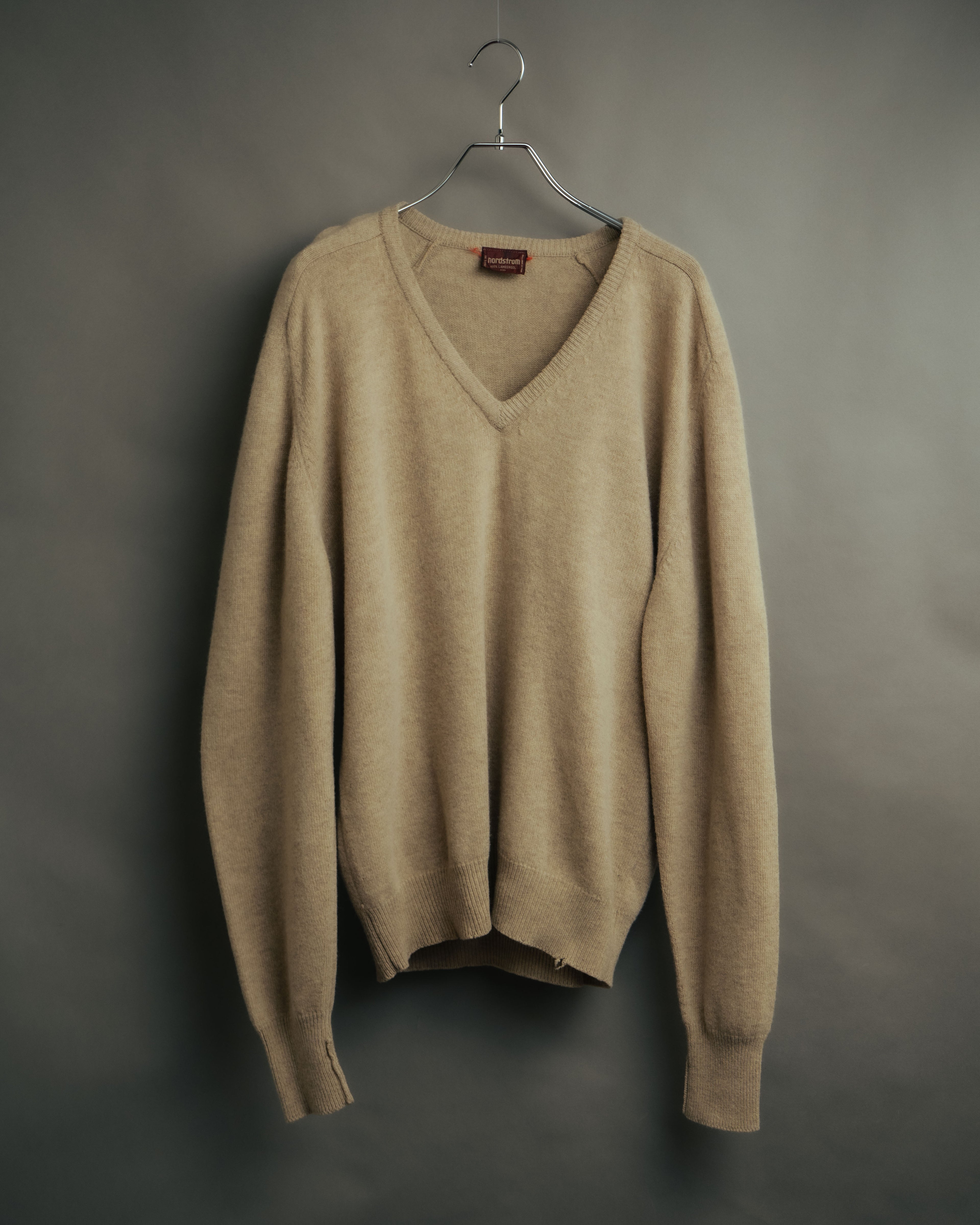 -MOOD Vintage Collections-
80’s-90’s V-neck lambswool knit
