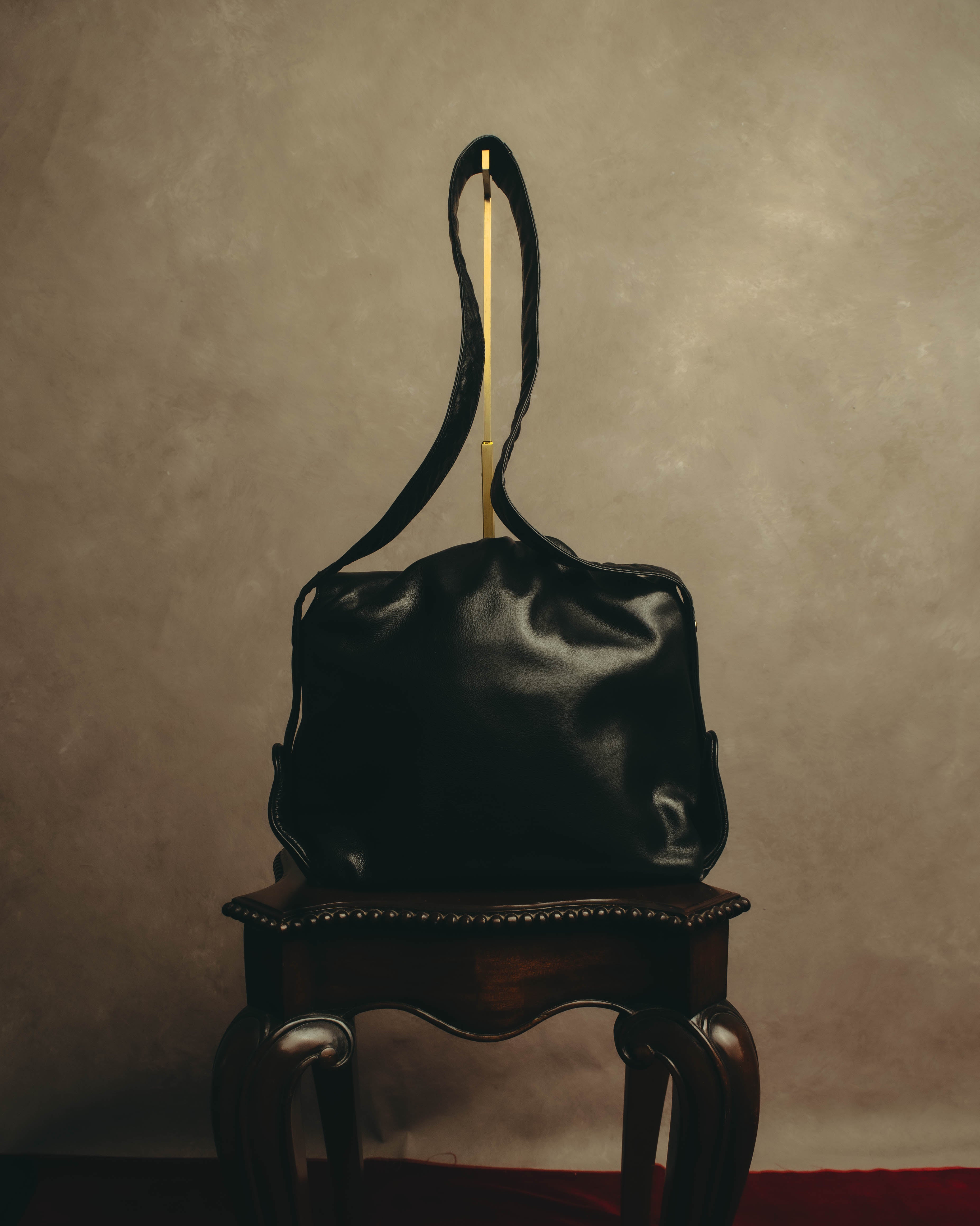 -SPECIAL- "Gucci" 80's Vintage tiger head leather draping shoulder bag with crest charm