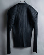"PLEATS PLEASE ISSEY MIYAKE"
Features sleeve open collar blouse