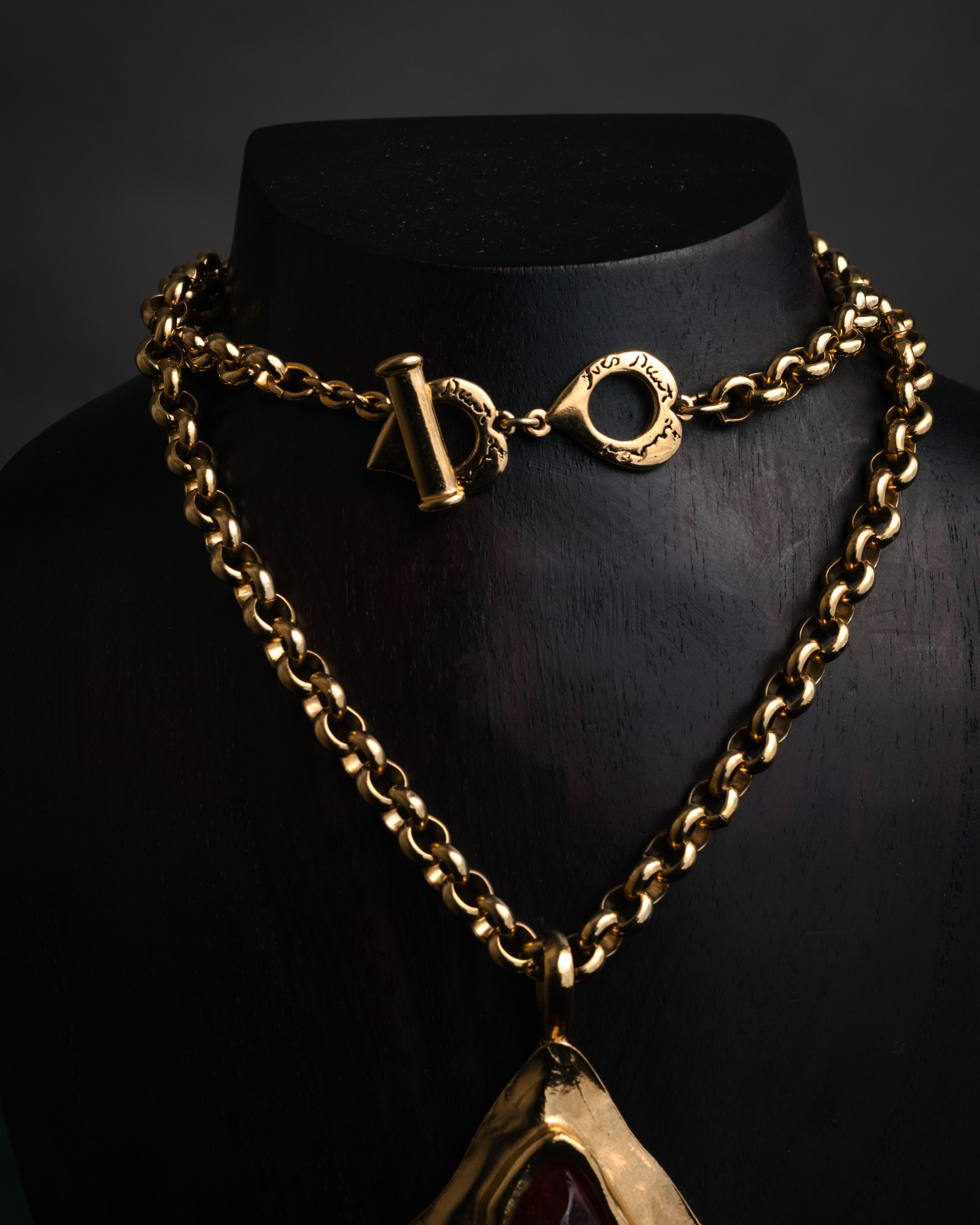 –SPECIAL– “Yves Saint Laurent”
80’s-90’s Sculptural red stone statement necklace