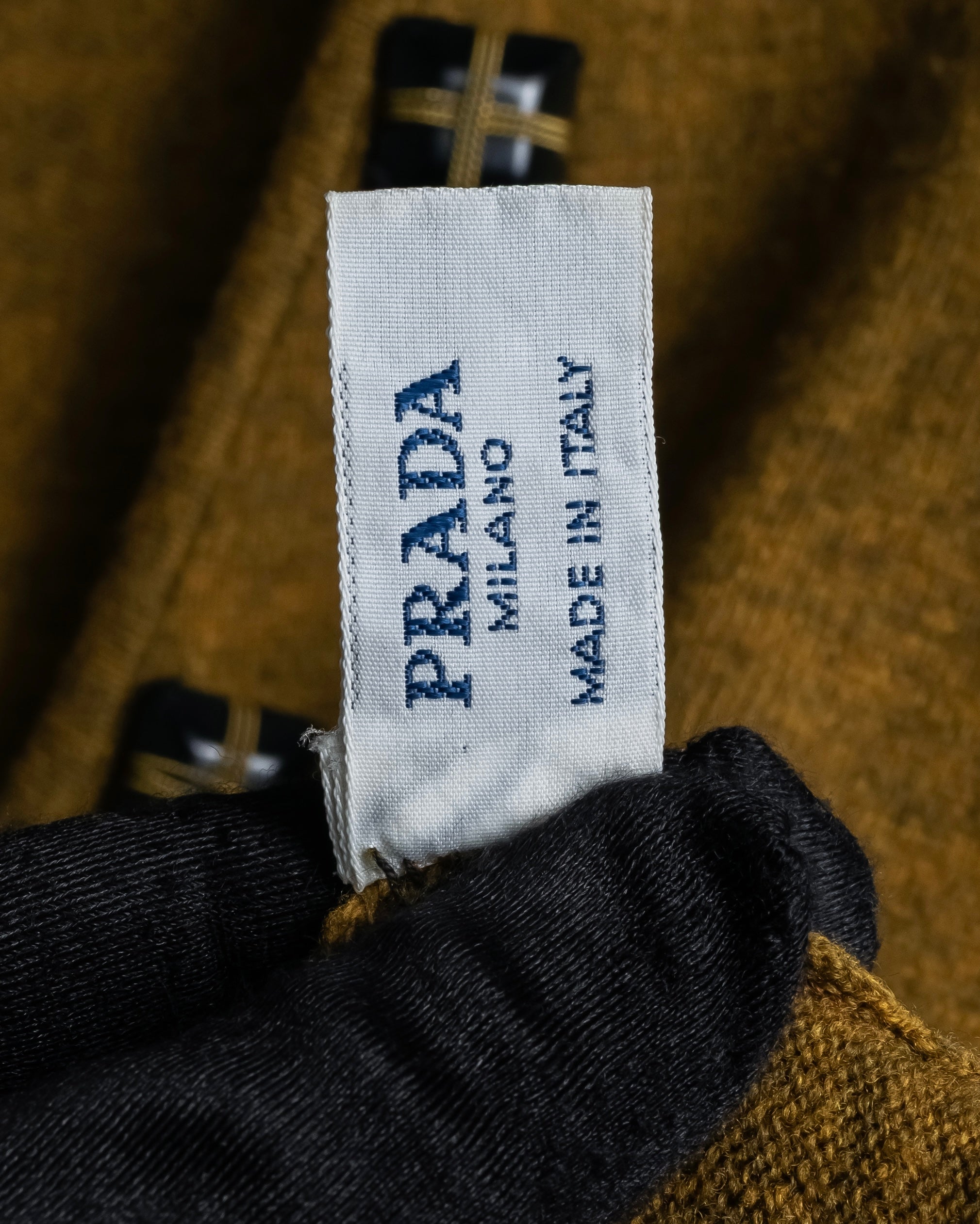 "PRADA" Jewelry decorative design V-neck knit