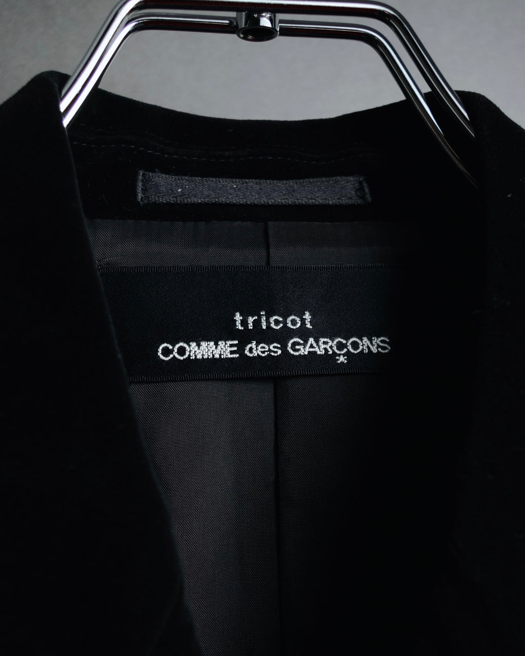 "tricot COMME des GARÇONS"
1989 Velvet-collared double-breasted tailored vest