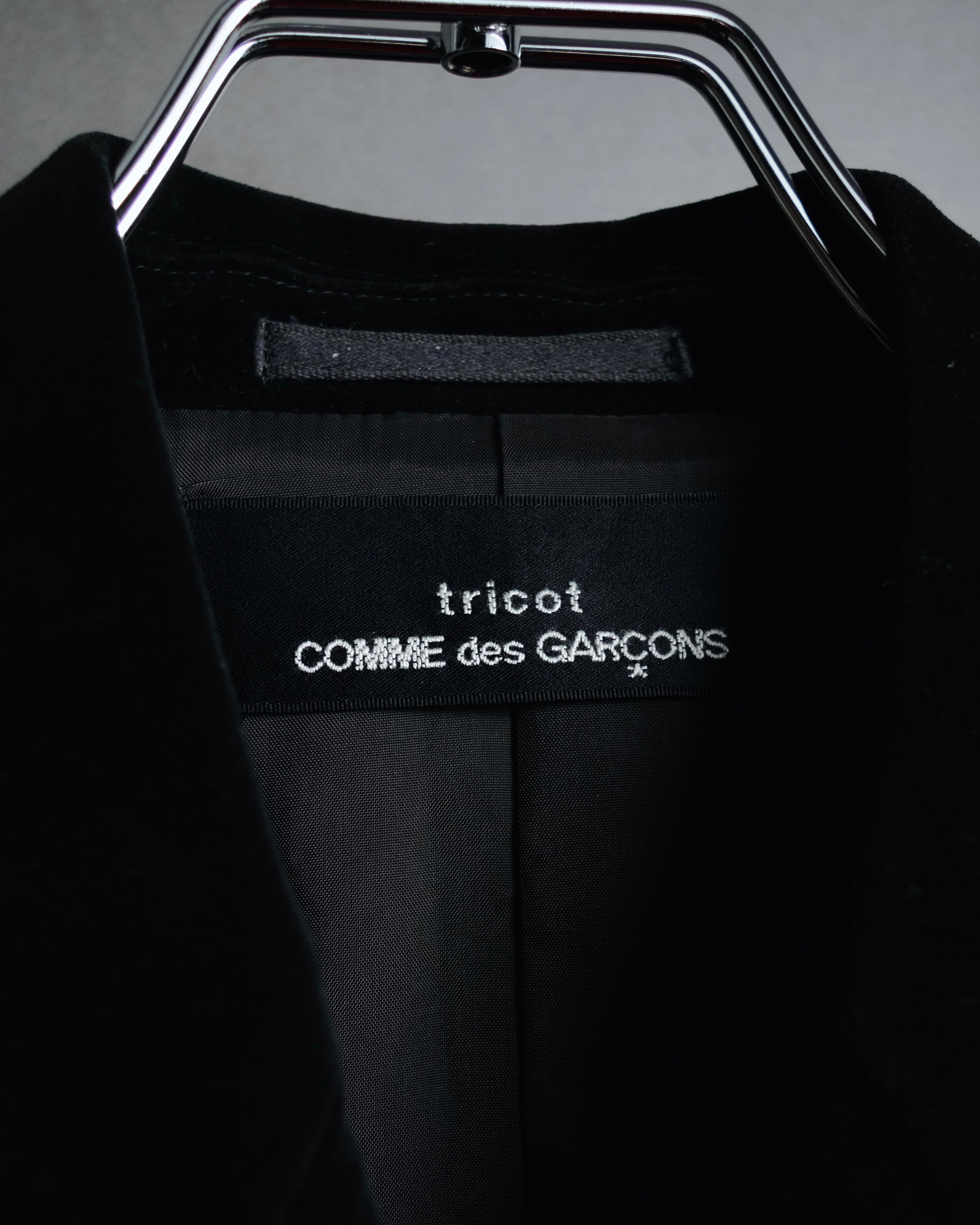 "tricot COMME des GARÇONS"
1989 Velvet-collared double-breasted tailored vest