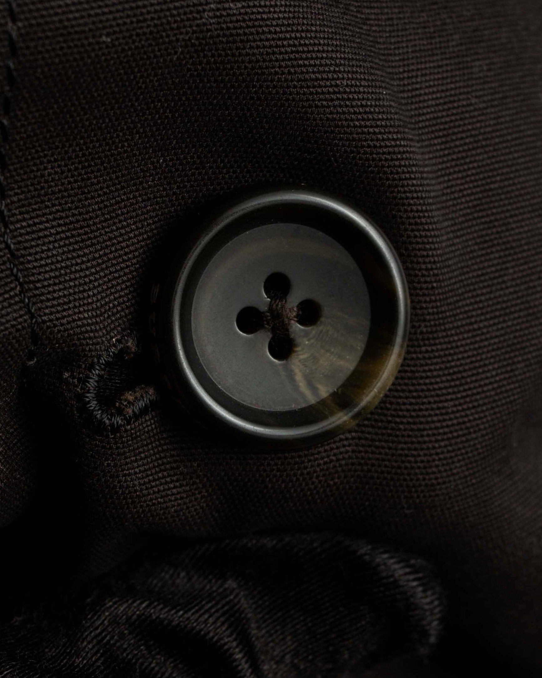 "BURBERRY" Subdued tone military detail mid-length trench coat