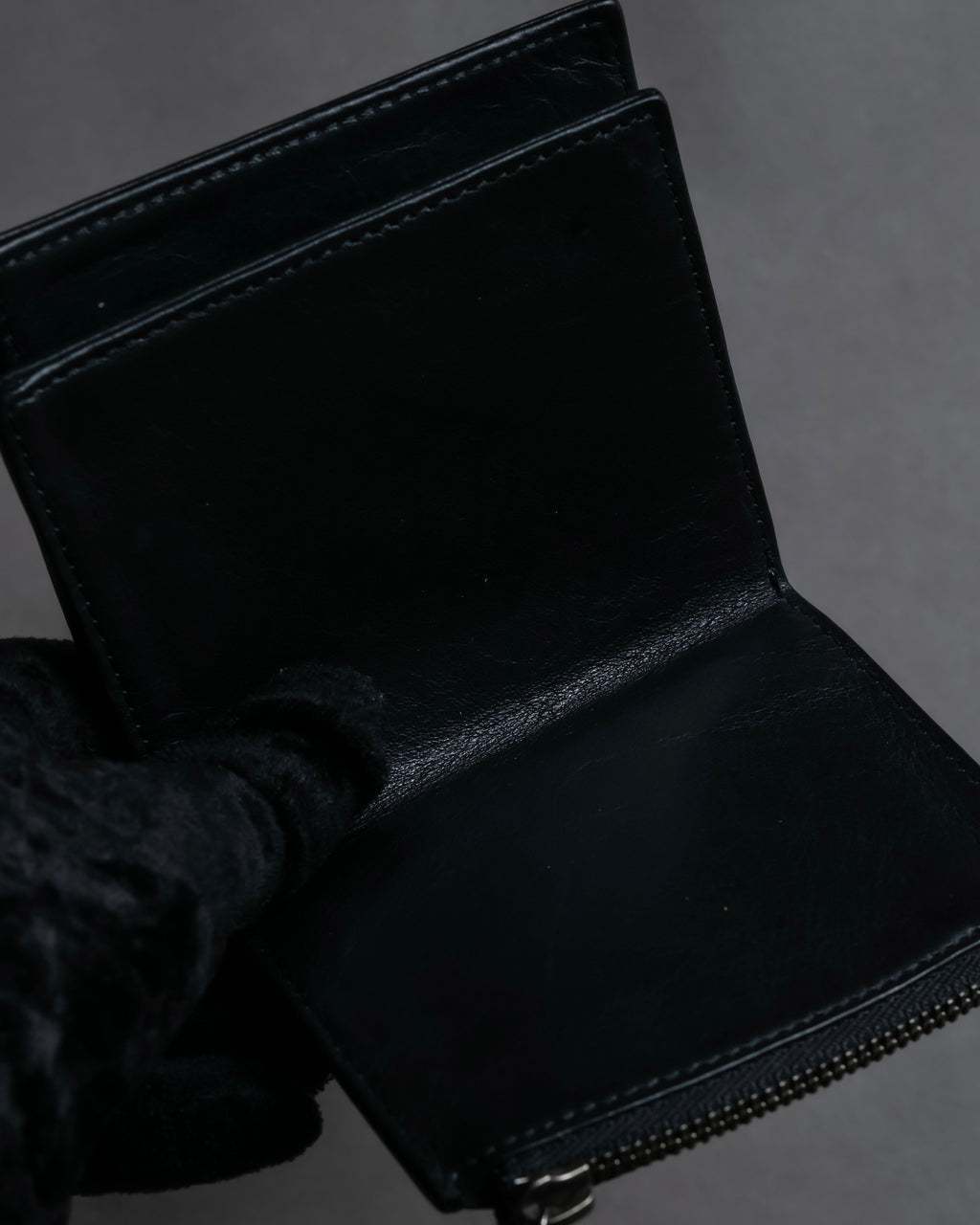 "MAISON MARGIELA" Anonymous stitch design bi-fold wallet