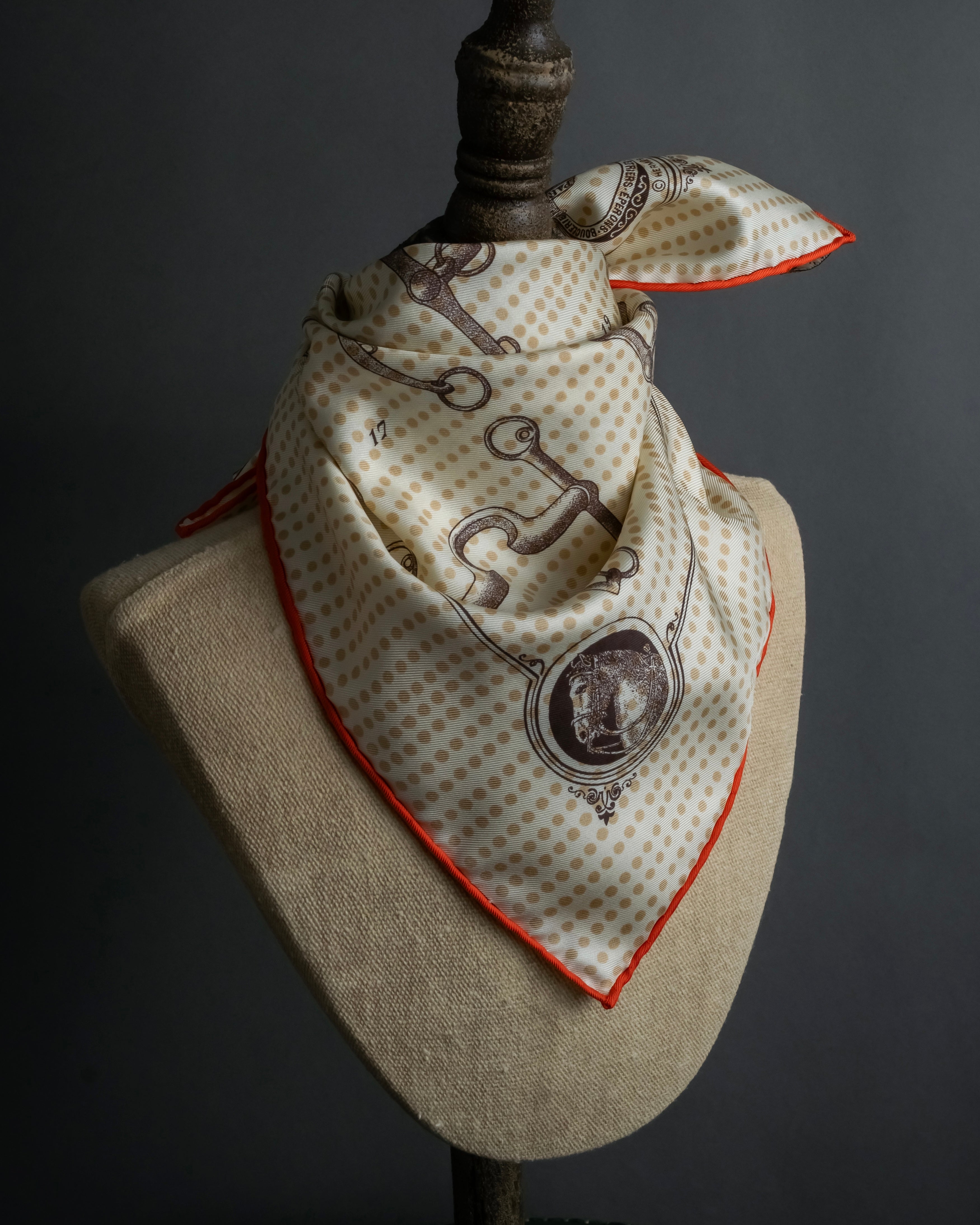 "HERMES" Carré 45 Gavroche MORS DE SELLE scarf