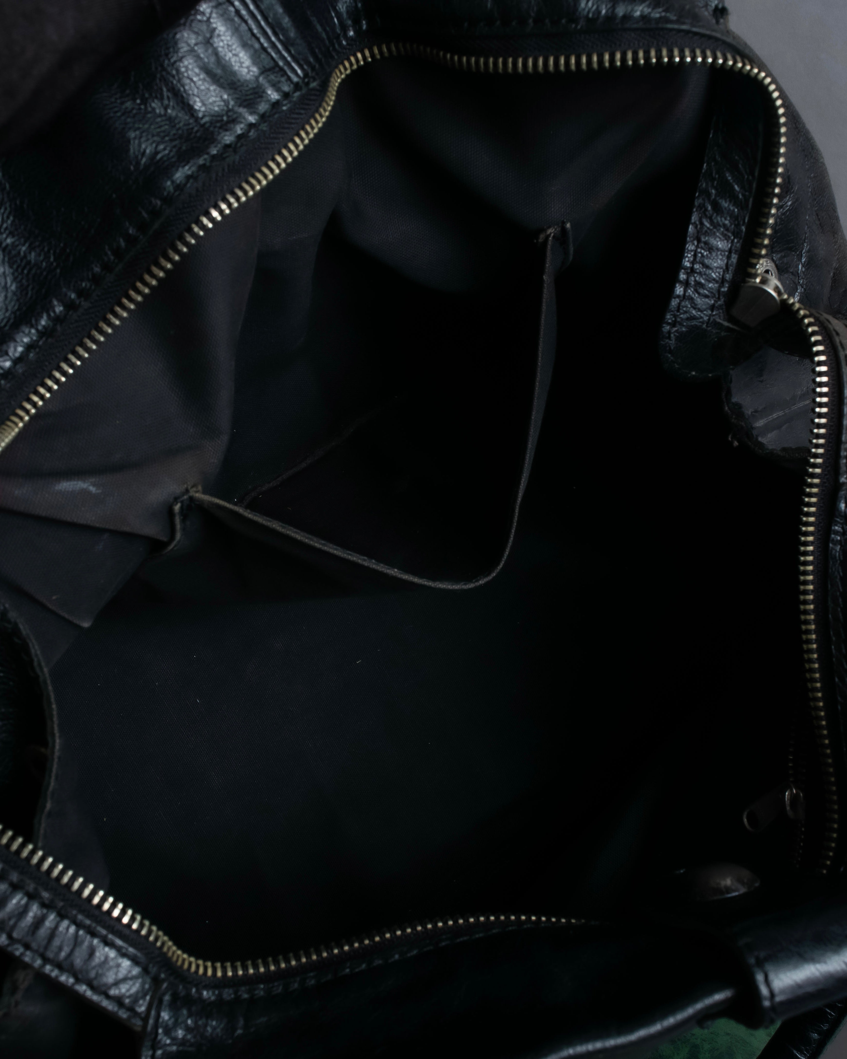 "tricot COMME des GARCONS" 
Flap pocket metal parts design leather hand bag