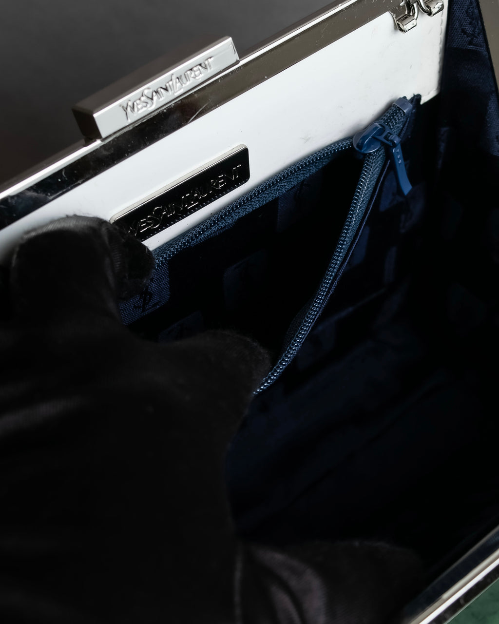 "YVES SAINT LAURENT" Clasp design chain shoulder patent leather bag