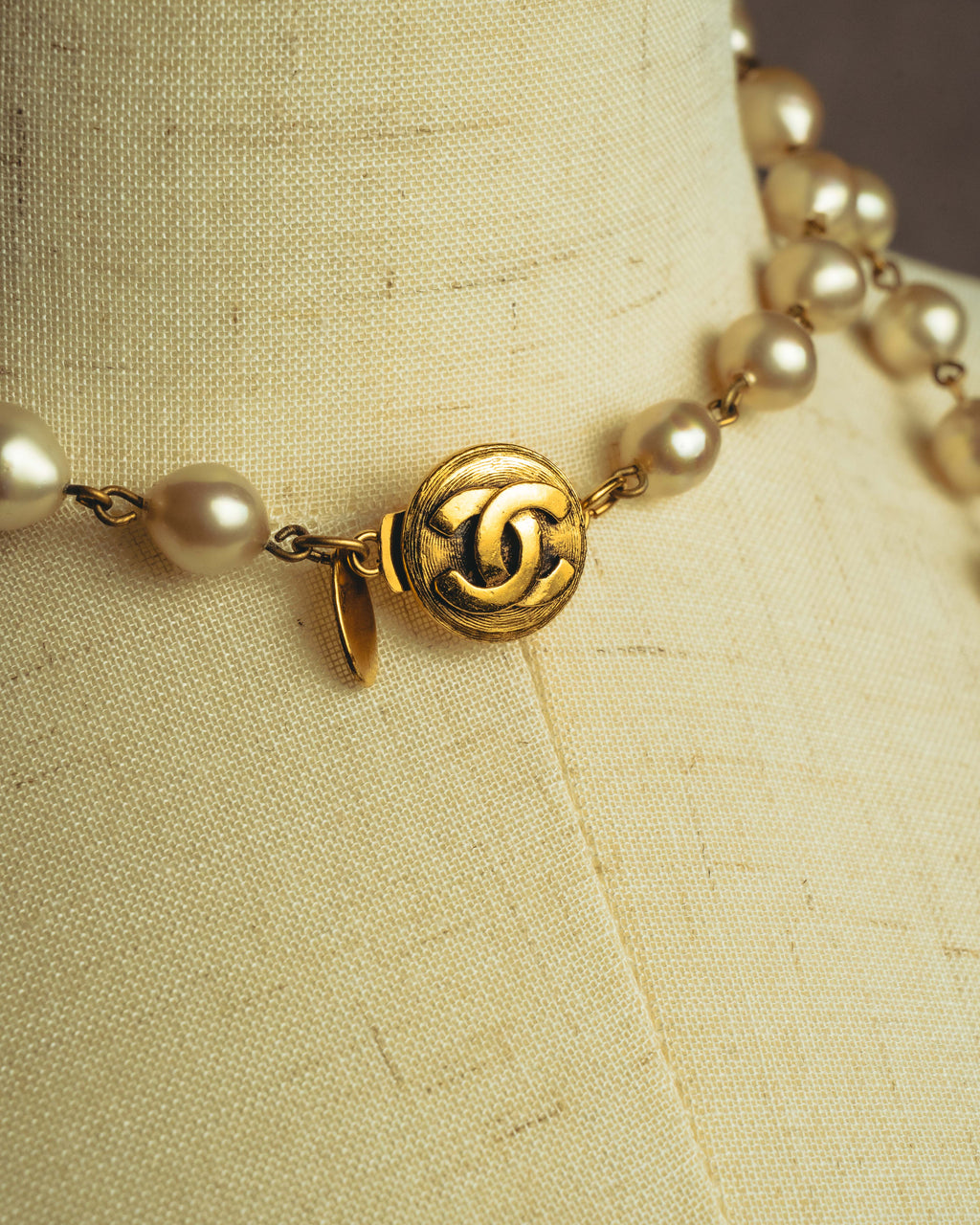 -SPECIAL- "CHANEL" 90's Pearl and crystal embellished long necklace