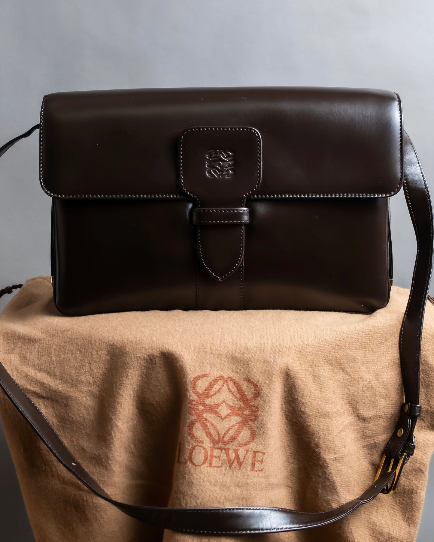 "LOEWE" Logo engraved belt design glass leather shoulder bag