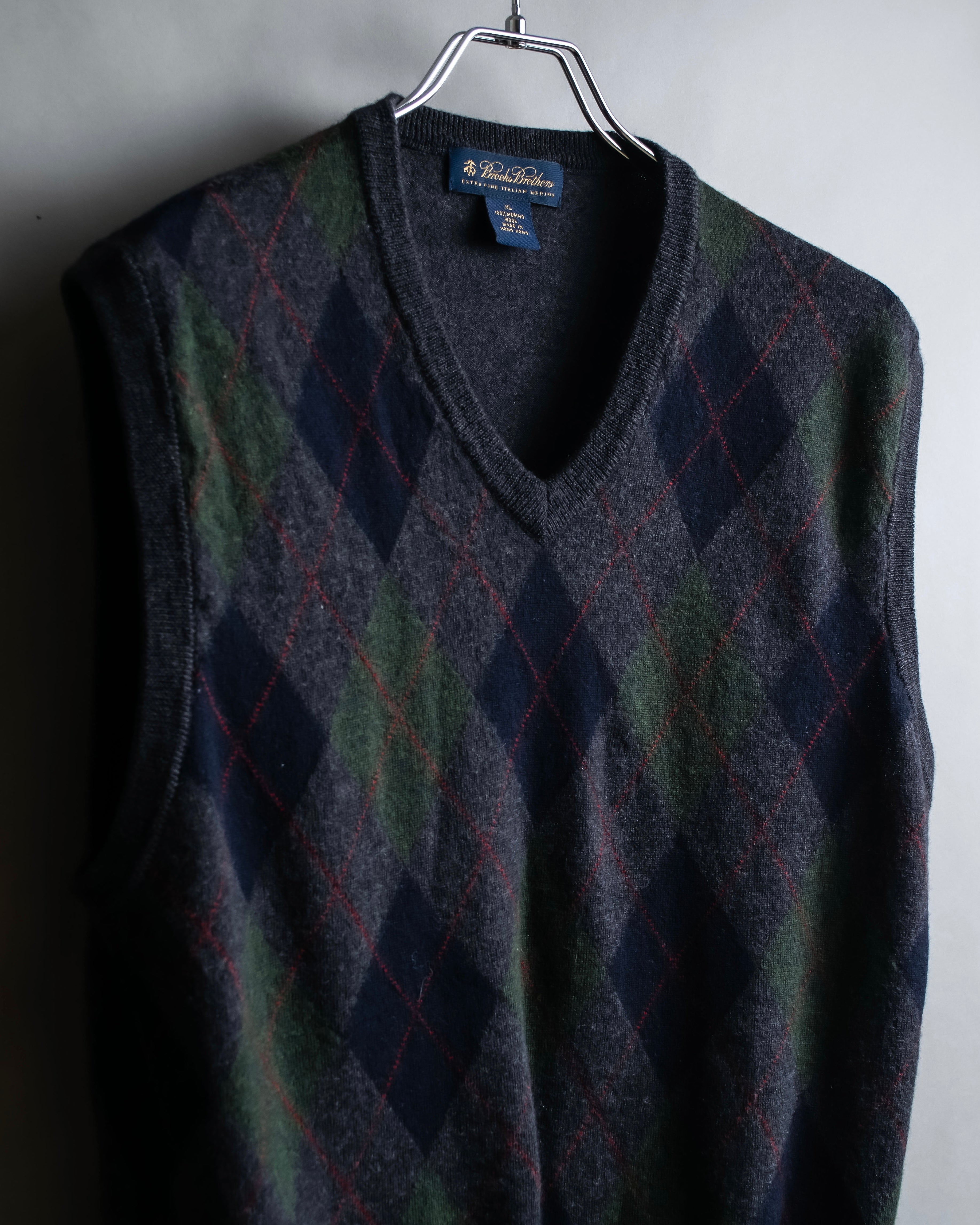 "Vintage argyle pattern knit vest"