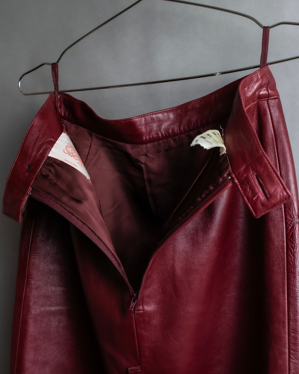 "LOEWE" Burgundy leather front button middle skirt