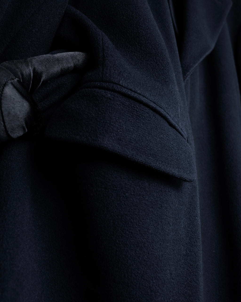 -SPECIAL- "BURBERRYS" 1980-1990's 
Classically tailored oversized 100% cashmere chester coat