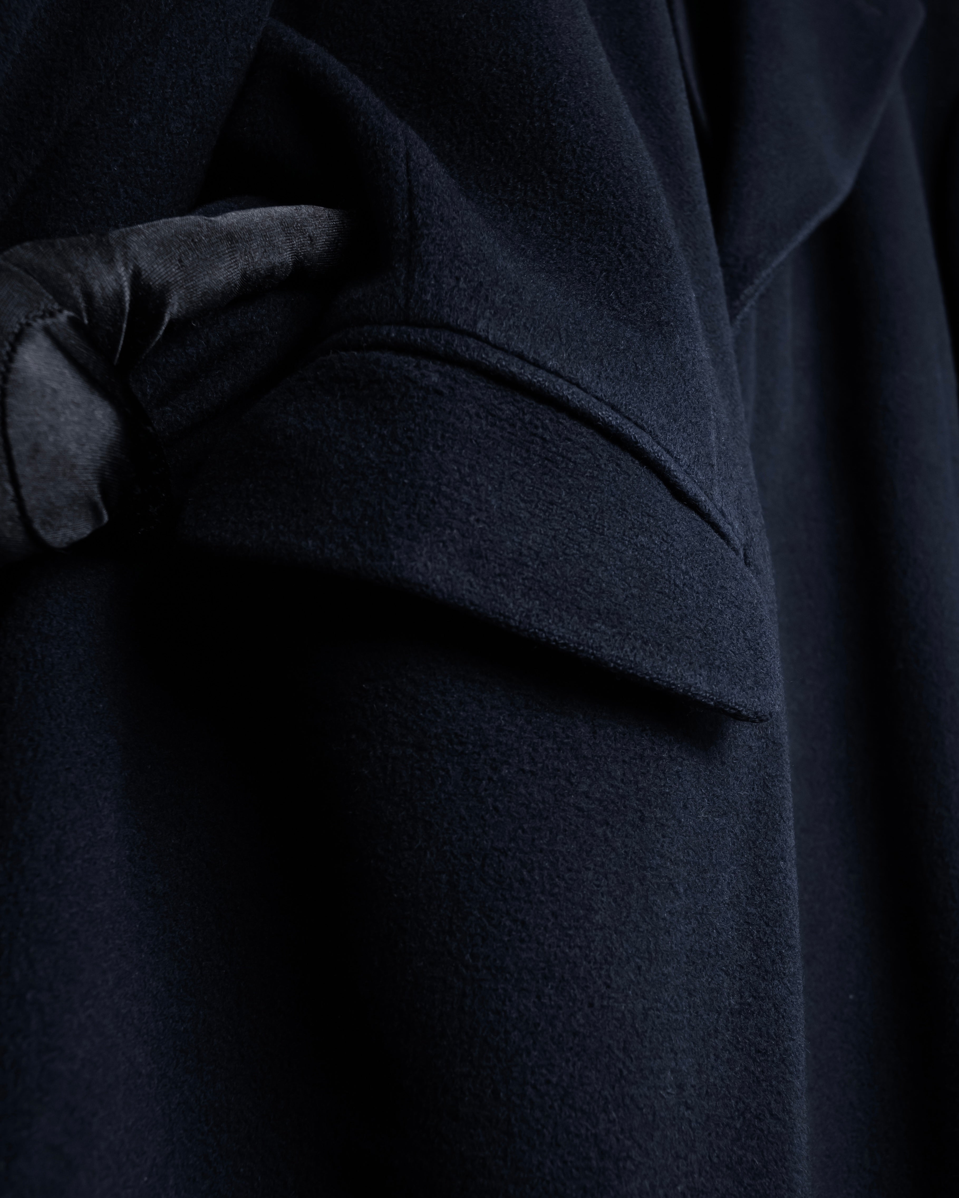 -SPECIAL- "BURBERRYS" 1980-1990's 
Classically tailored oversized 100% cashmere chester coat
