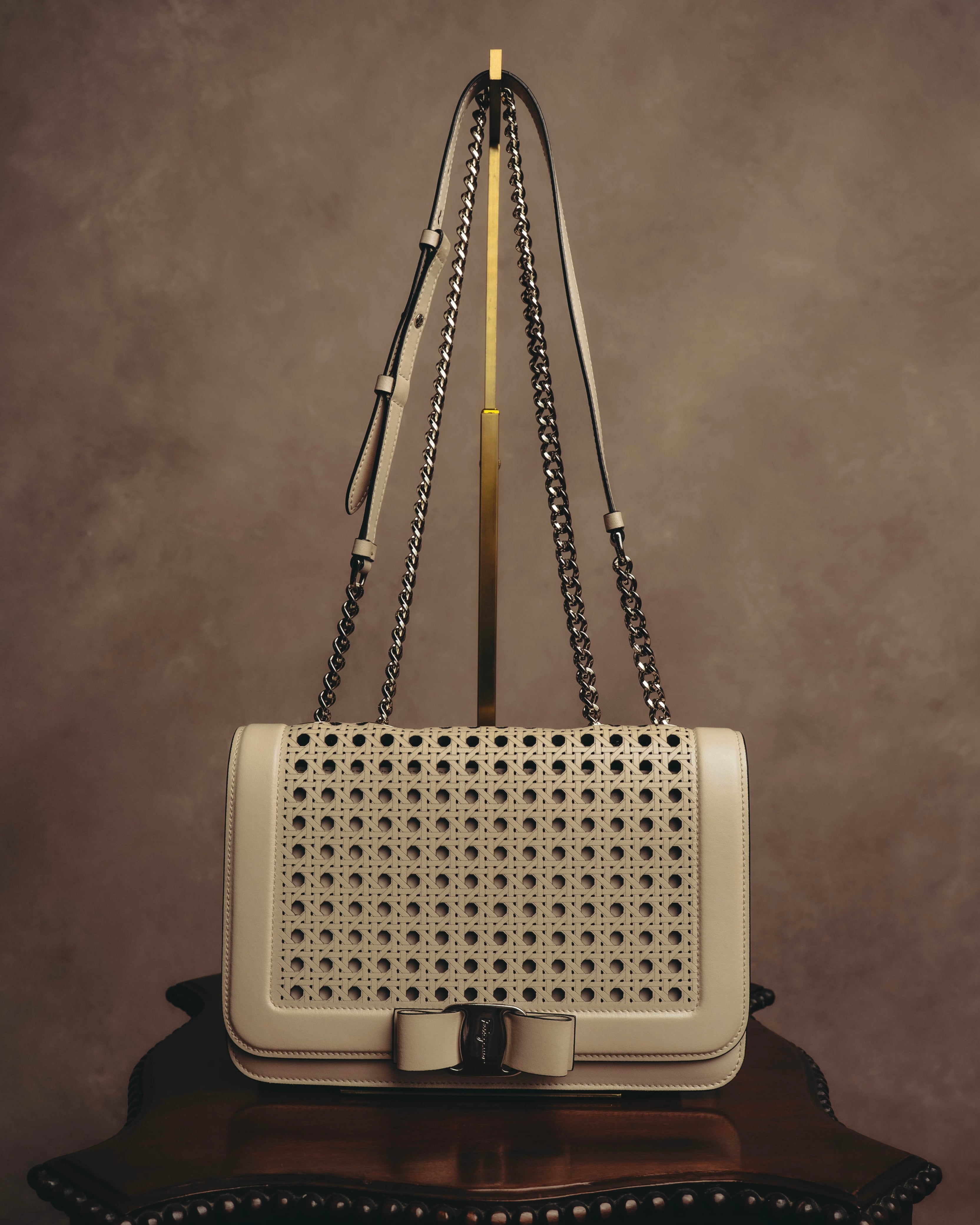 "Salvatore Ferragamo" 2010's-20's Ivory perforated leather chain shoulder bag