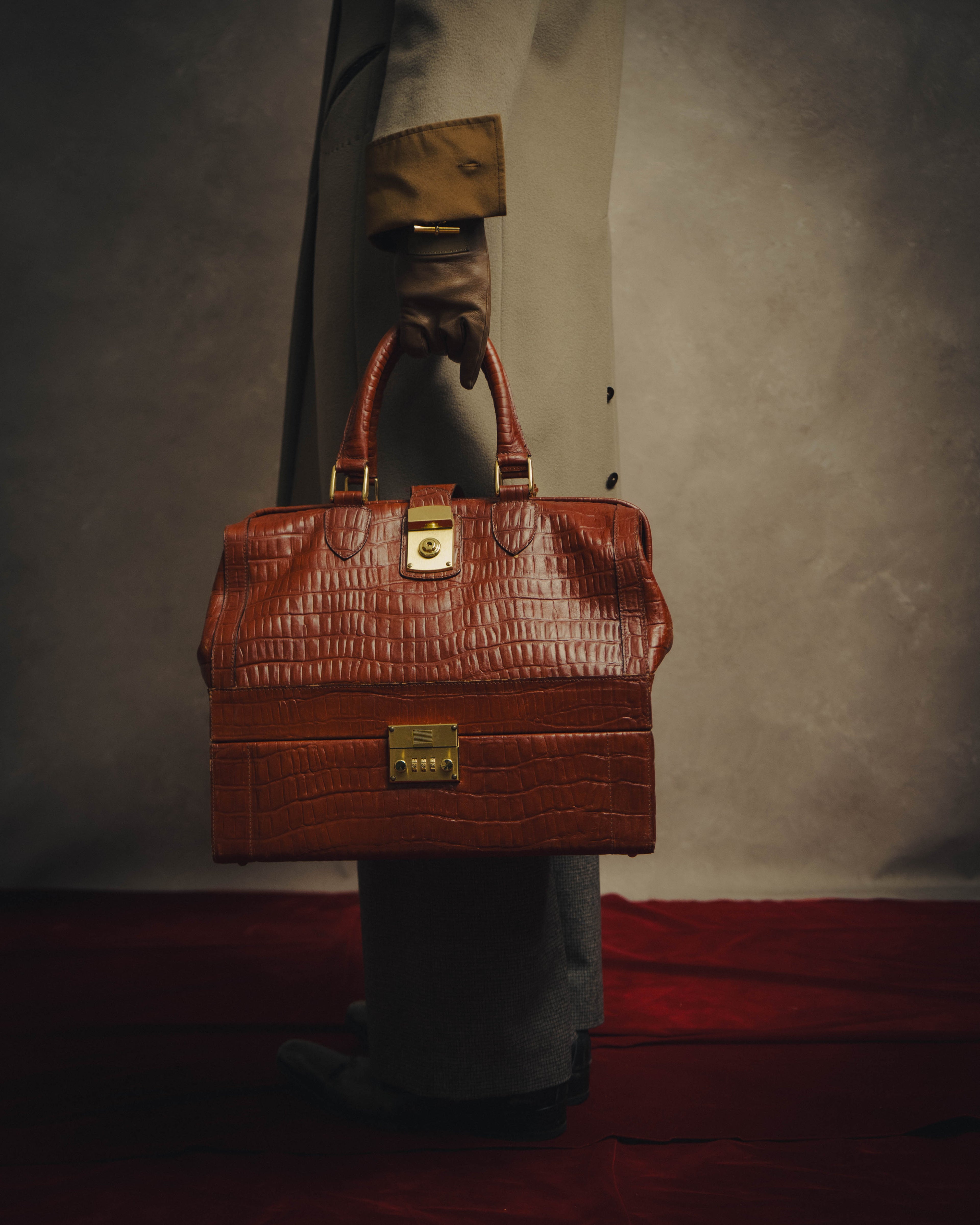 -SPECIAL- “Giorgio Armani” 90’s-00’s Crocodile embossed leather frame bag