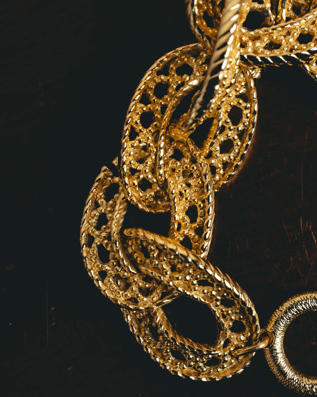 -SPECIAL- “Christian Dior” 70’s-90’s Sculptural openwork gold tone chain bracelet