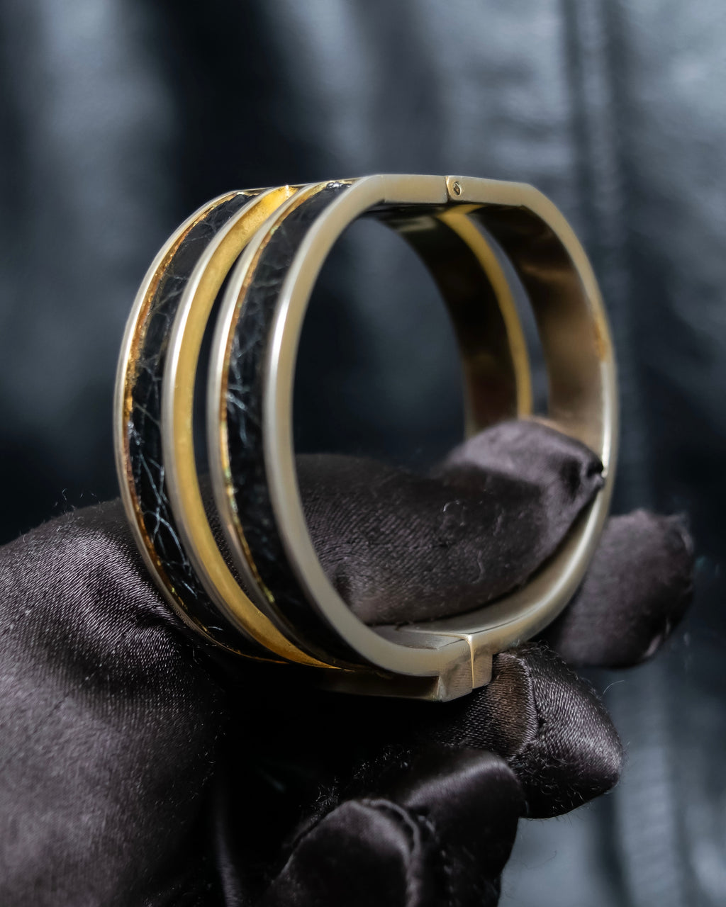 “LOEWE” Double circle stone designed gold bangle