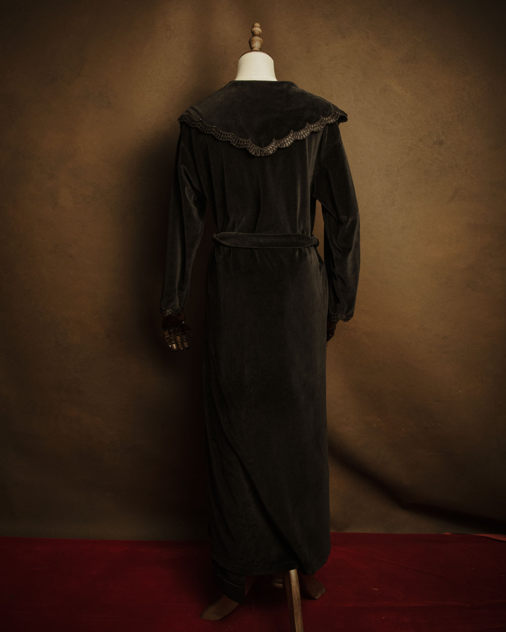 –SPECIAL– “Christian Dior”
80’s-90’s Velour lace trimmed robe coat
