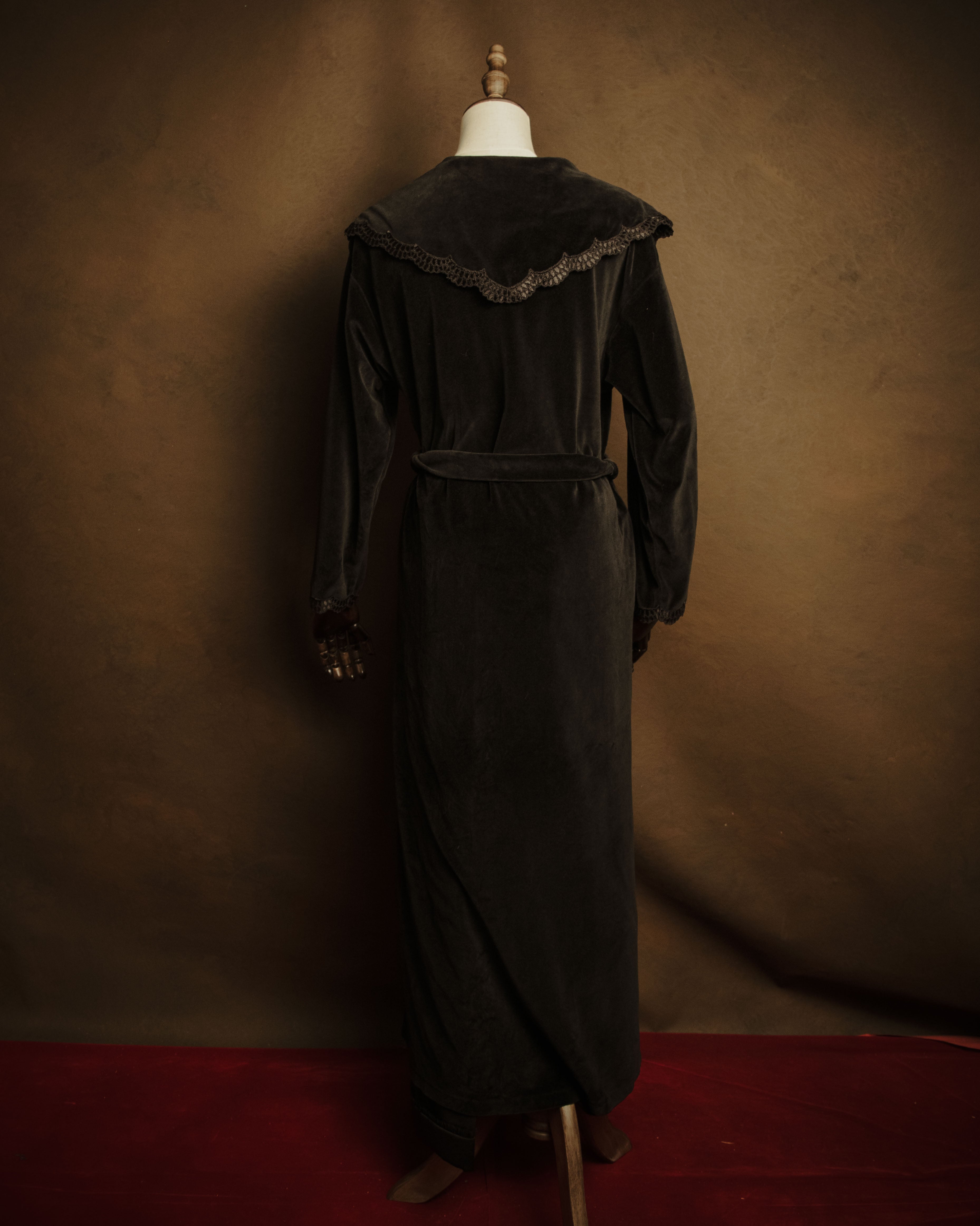 –SPECIAL– “Christian Dior”
80’s-90’s Velour lace trimmed robe coat