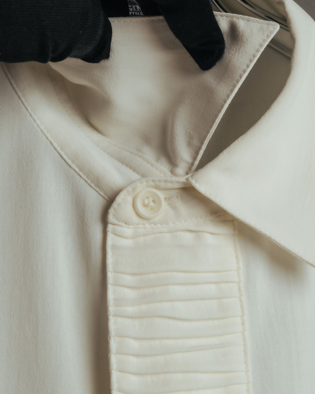 “UMBERTO GINOCCHIETTI“ 80’s-90’s pleated front ivory dress shirt