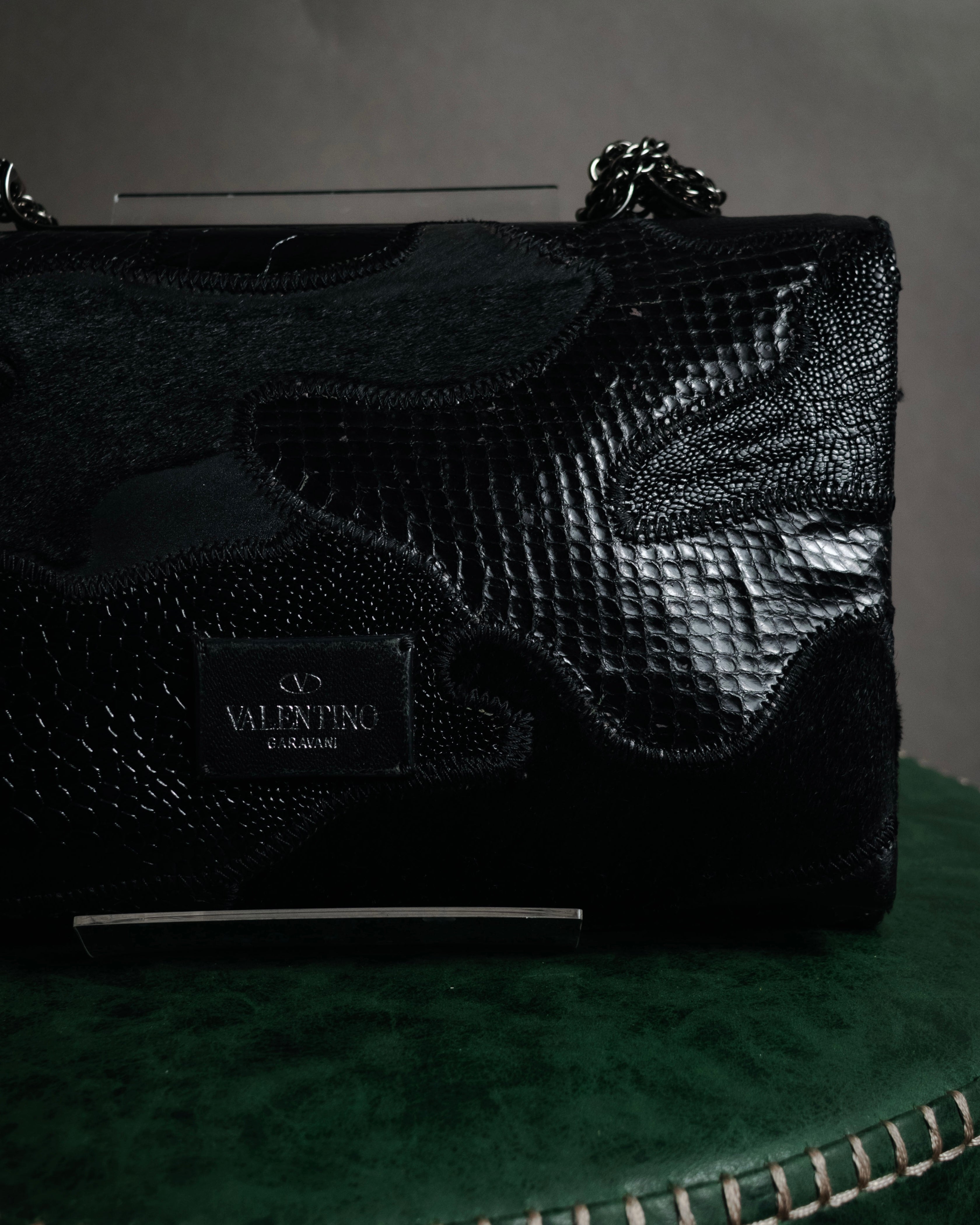 –SPECIAL– "VALENTINO GARAVANI" 2010’s Noir rockstud exotic patchwork chain bag