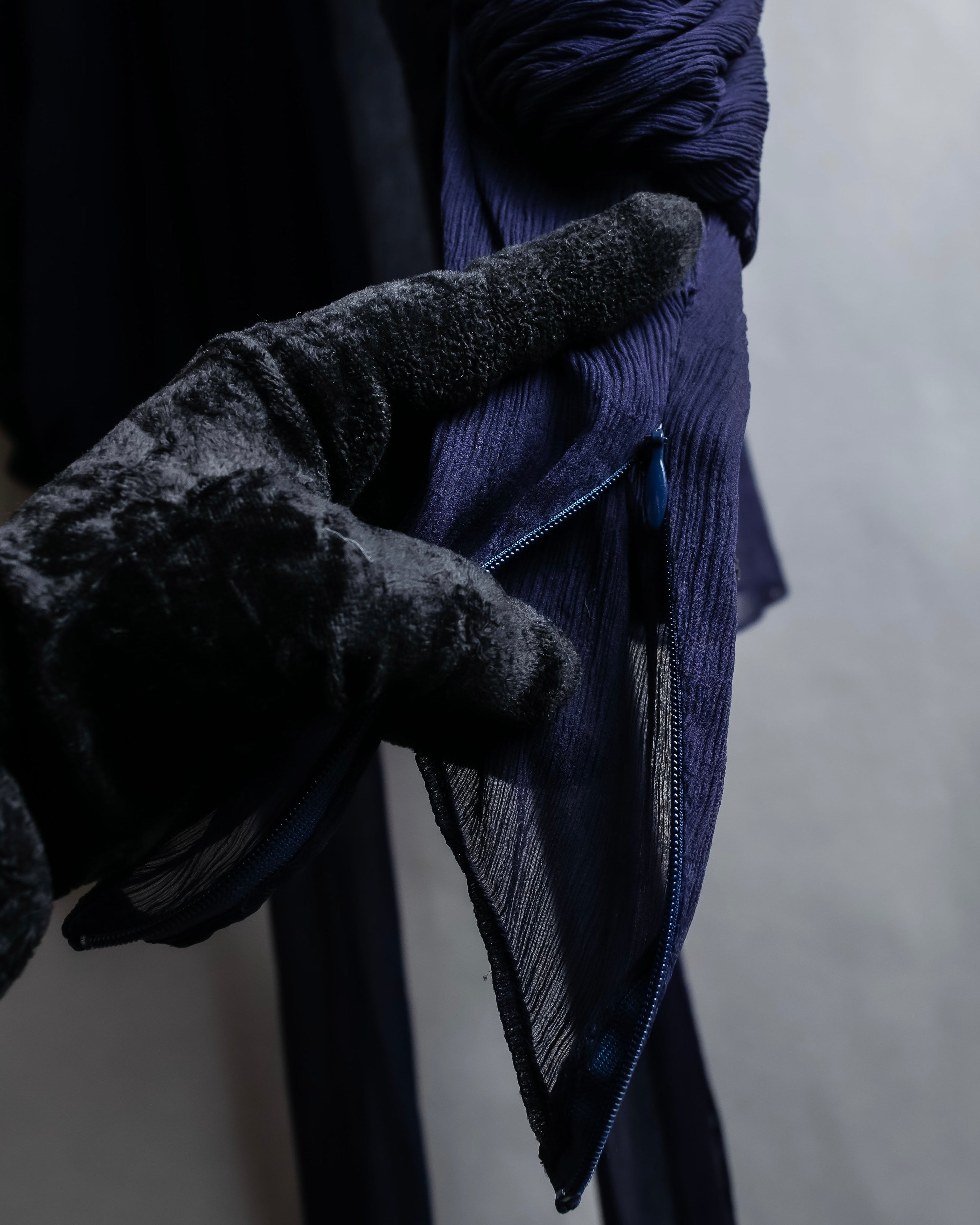 "HERMES" Bowtie detail balloon sleeve sheer pullover