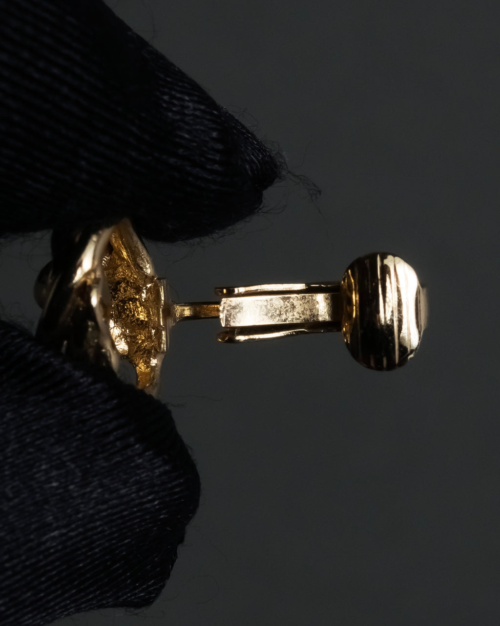 "Christian Dior" Twisted dome-shaped design earring