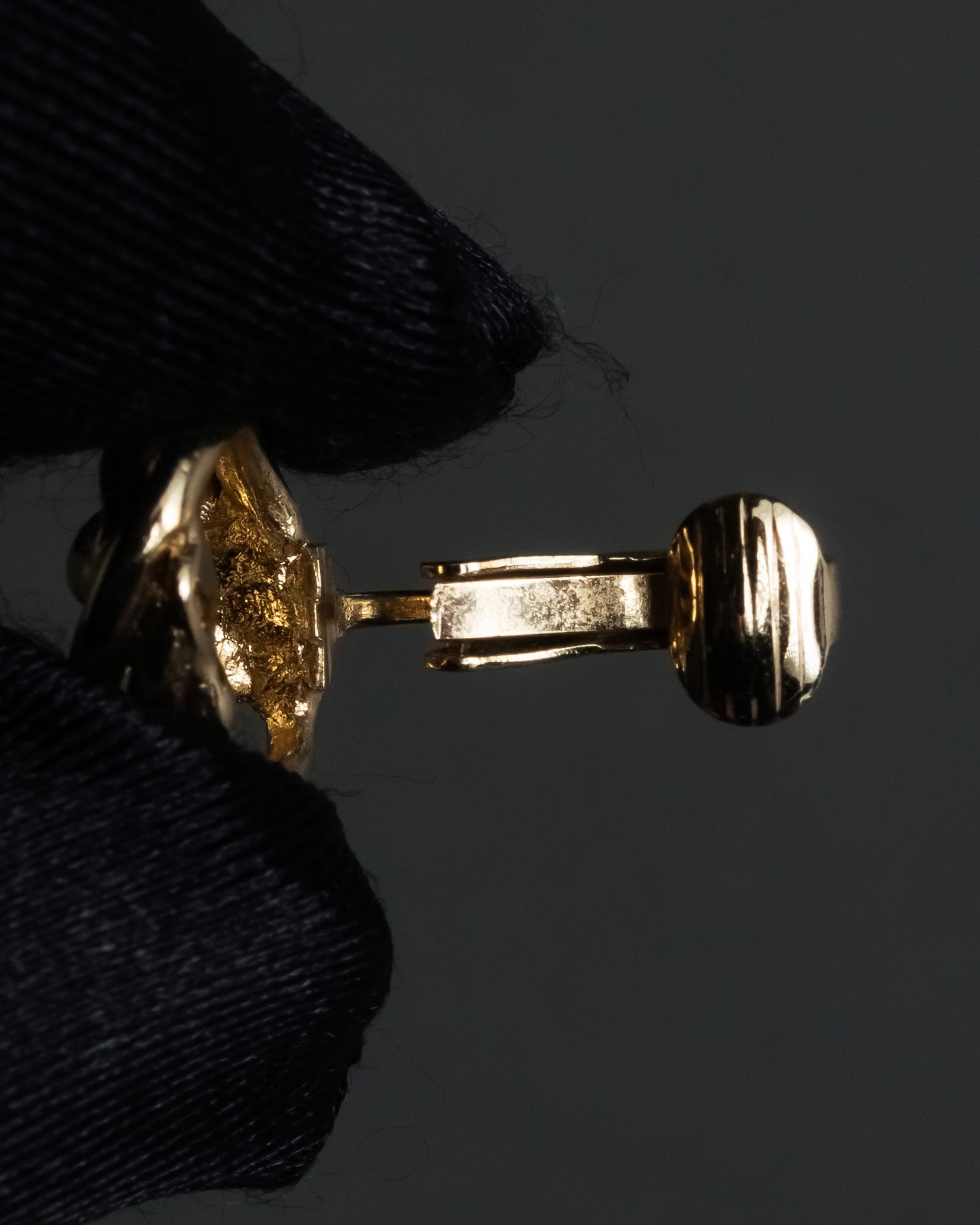 "Christian Dior" Twisted dome-shaped design earring