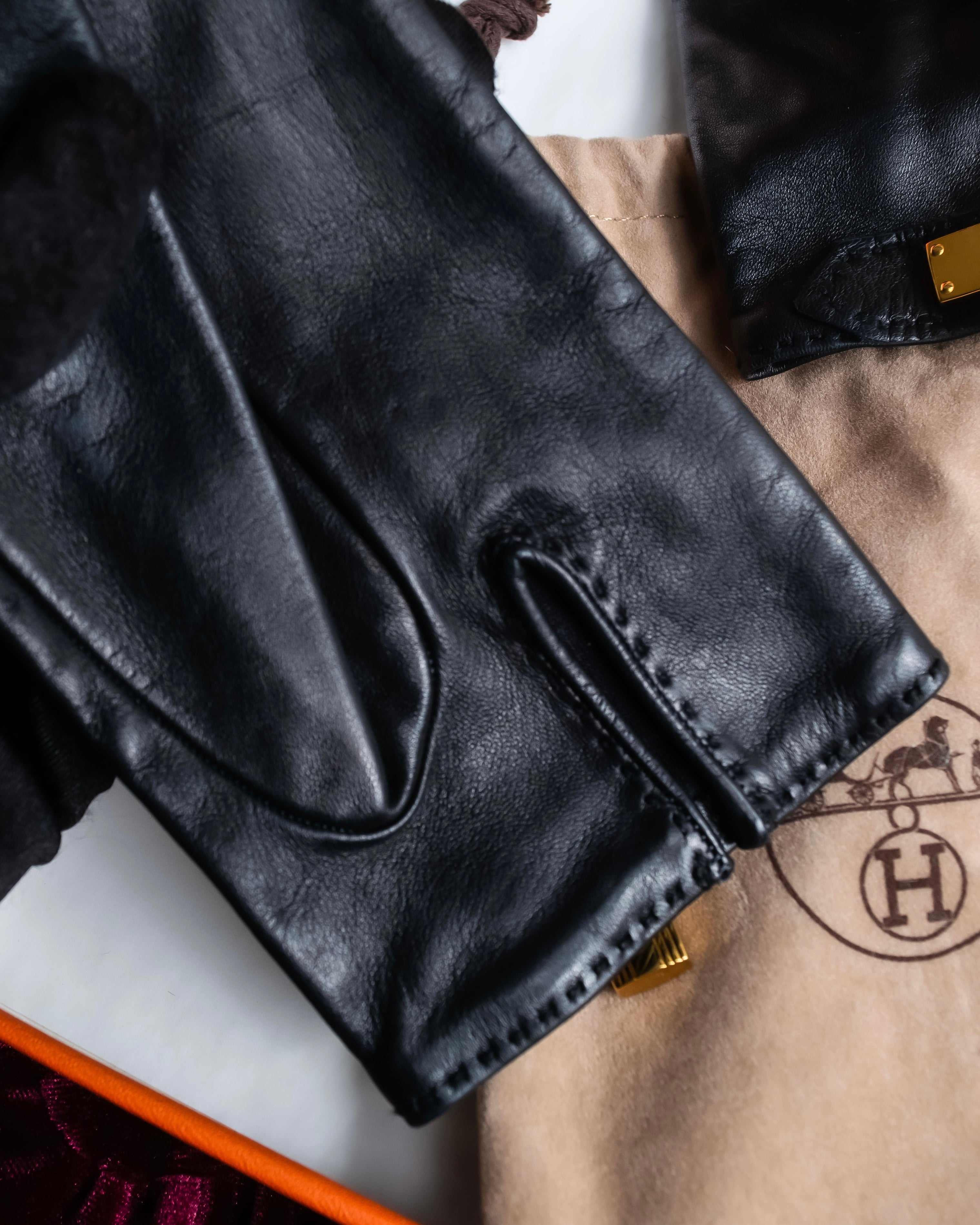 "HERMES" Kelly padlock motif leather gloves