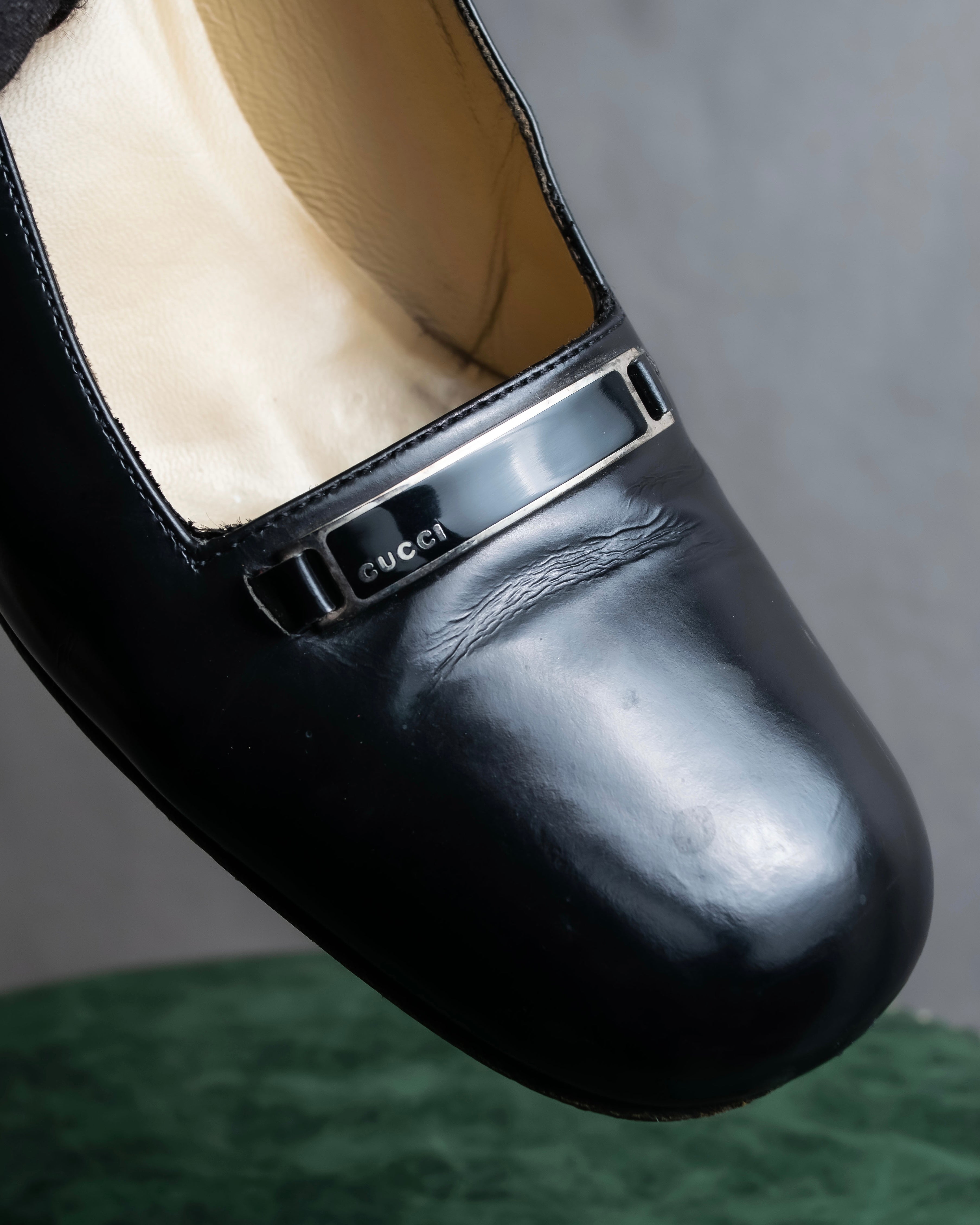 "GUCCI" Metal plate design leather heel pumps