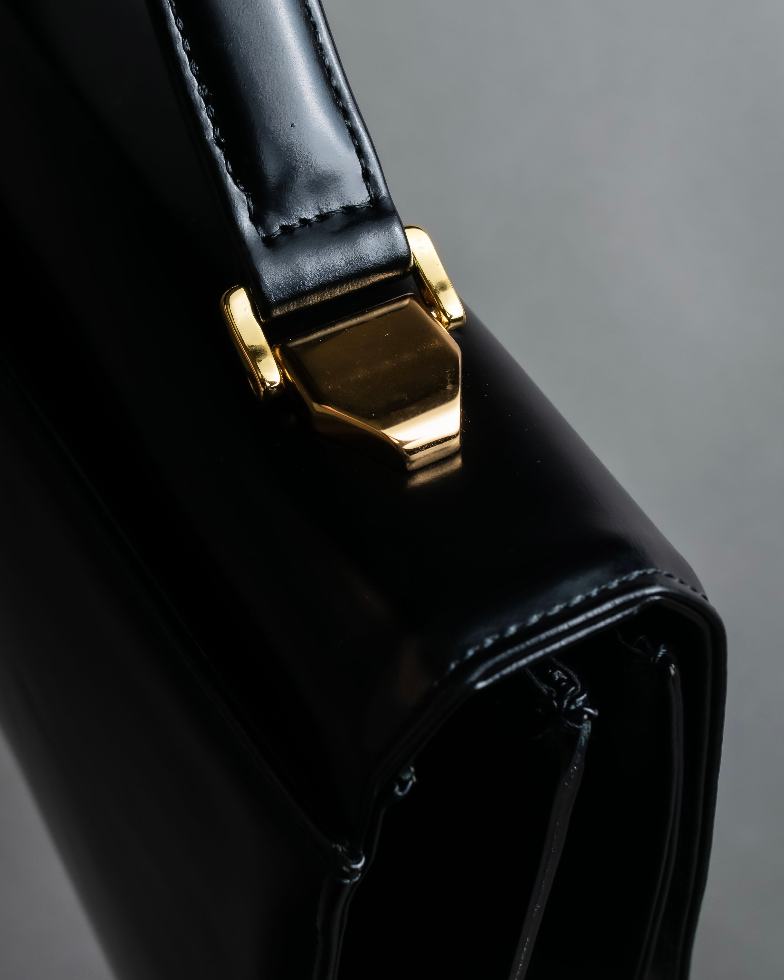 "Valentino Garavani" Logo turn lock parts design leather hand bag