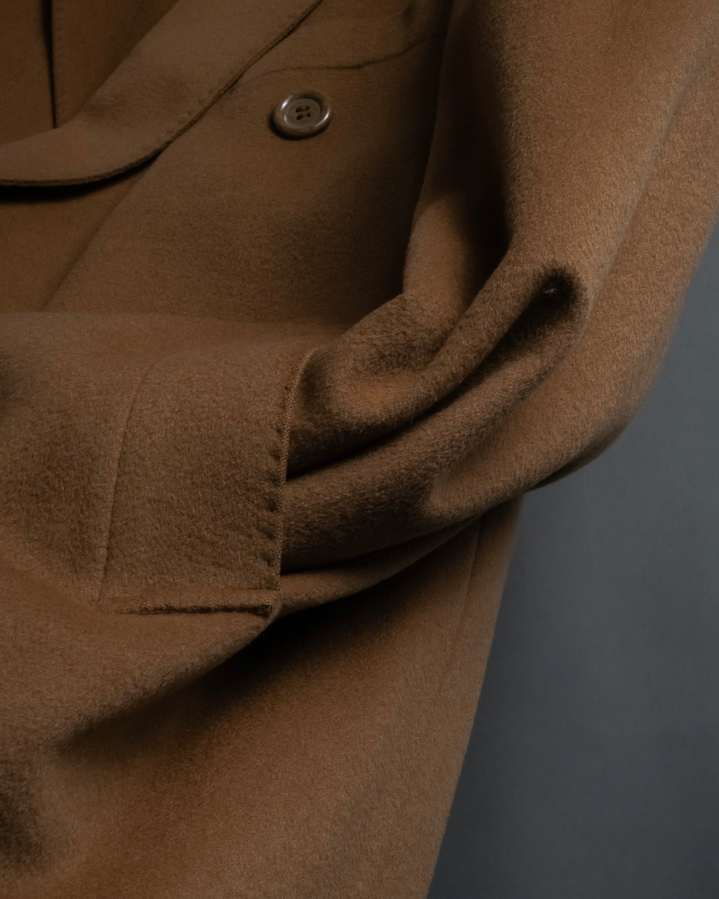 "BARBERINI" Classically tailored 100% cashmere chester coat