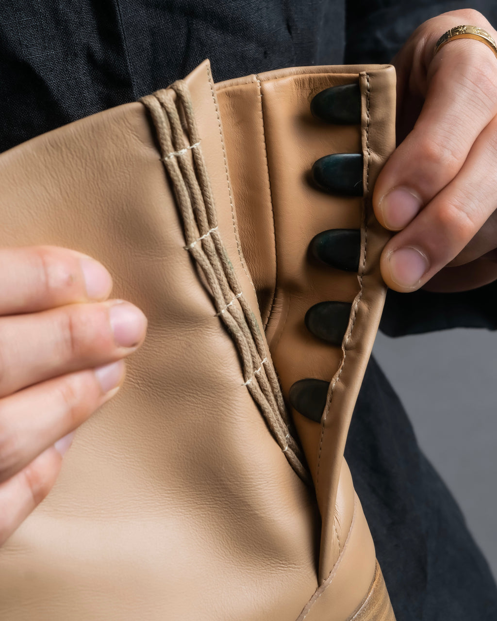 "MAISON MARGIELA" Calf leather beige color tabi boots